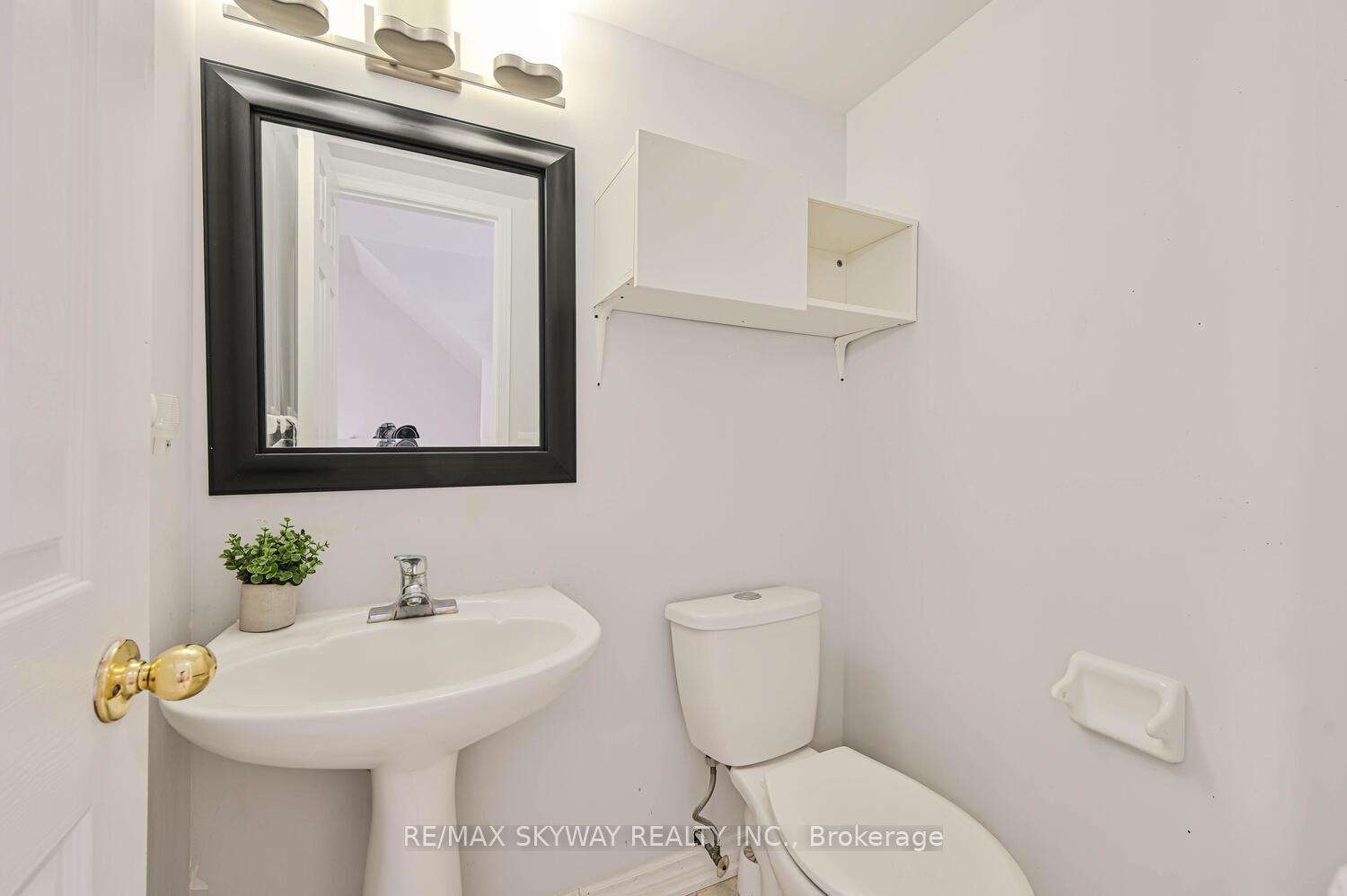 3 Bedrooms Condo at 50 Strathaven,  Mississauga For sale
