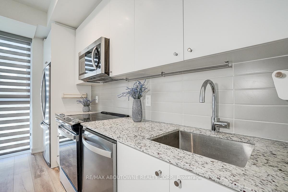 1 Bedroom Condo at 335 Wheat Boom,  Oakville For sale