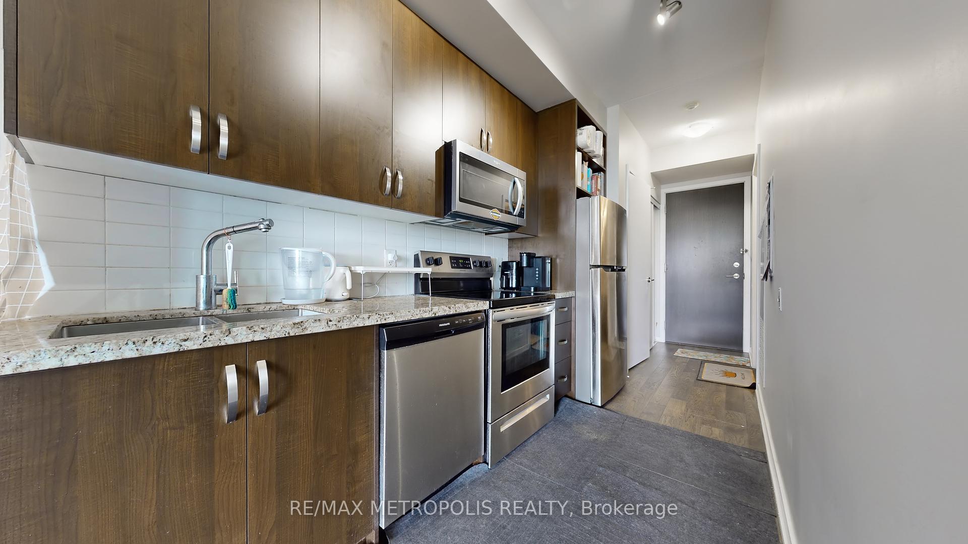 1 Bedroom Condo at 105 The Queensway, Toronto For sale