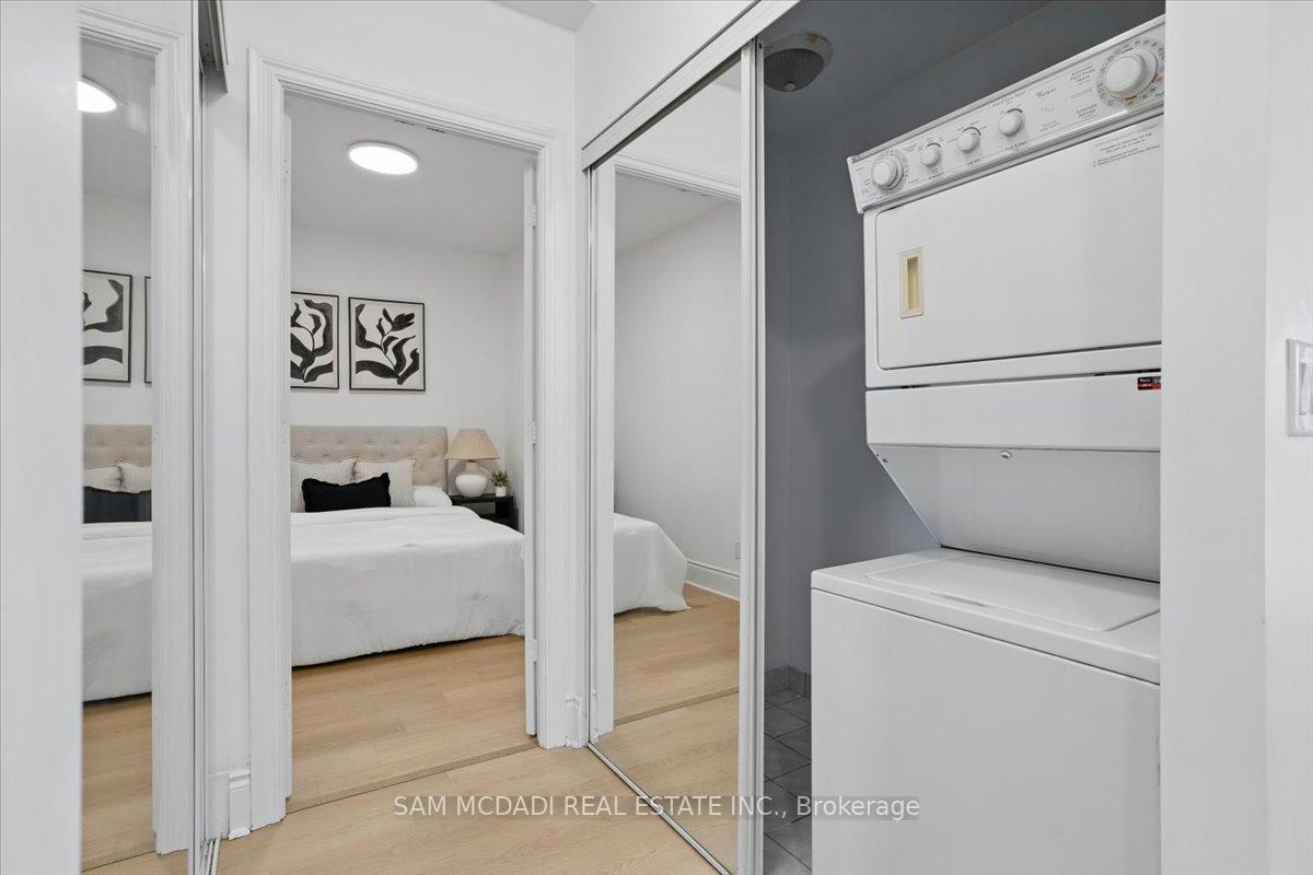 3 Bedrooms Condo at 3888 Duke Of York, Mississauga For sale
