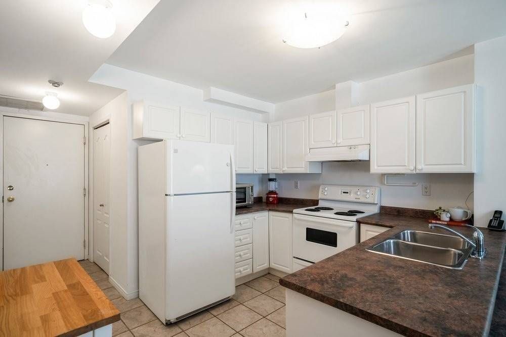 4189 Dundas Street W 204