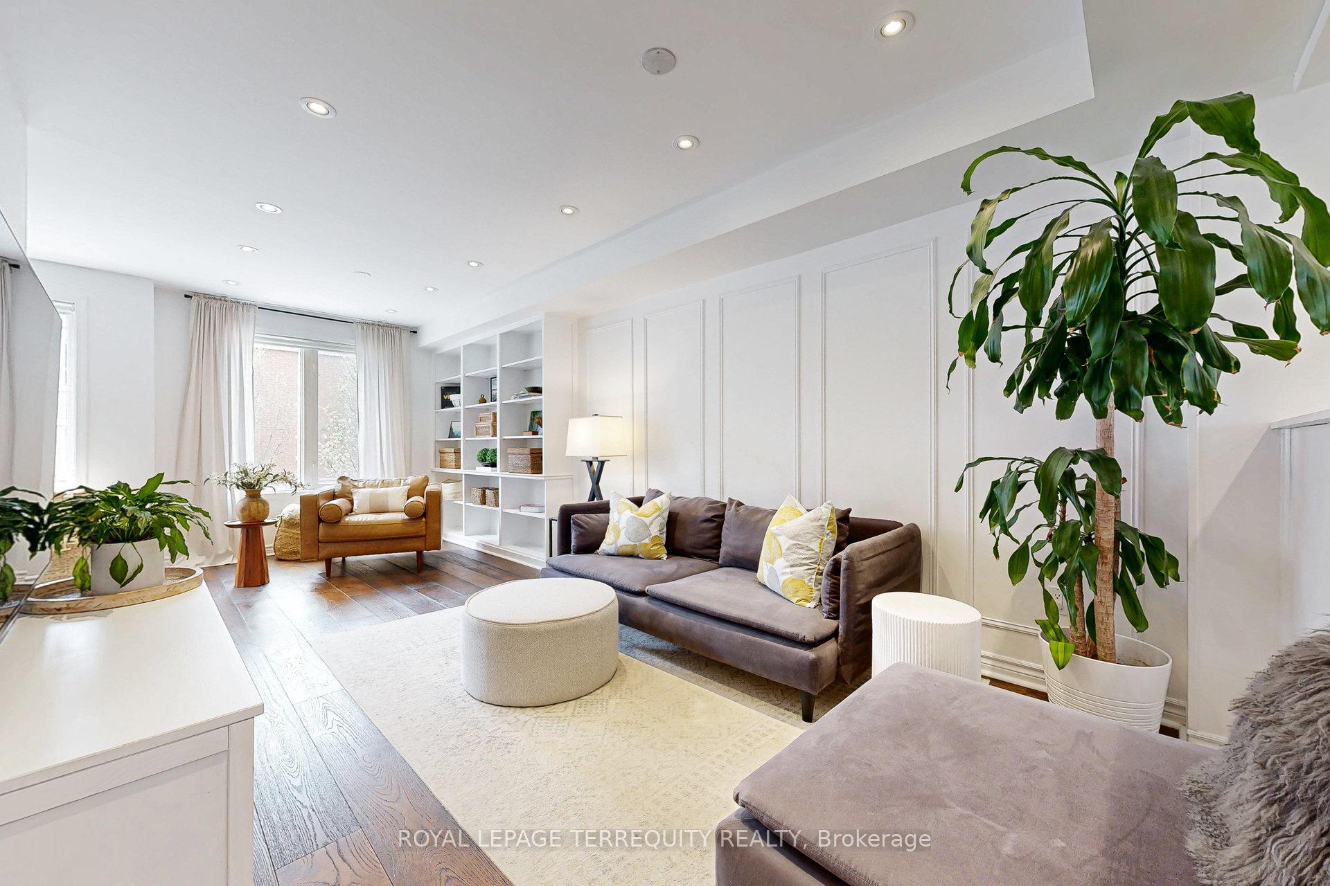 3 Bedrooms Condo at 25 Laidlaw, Toronto For sale