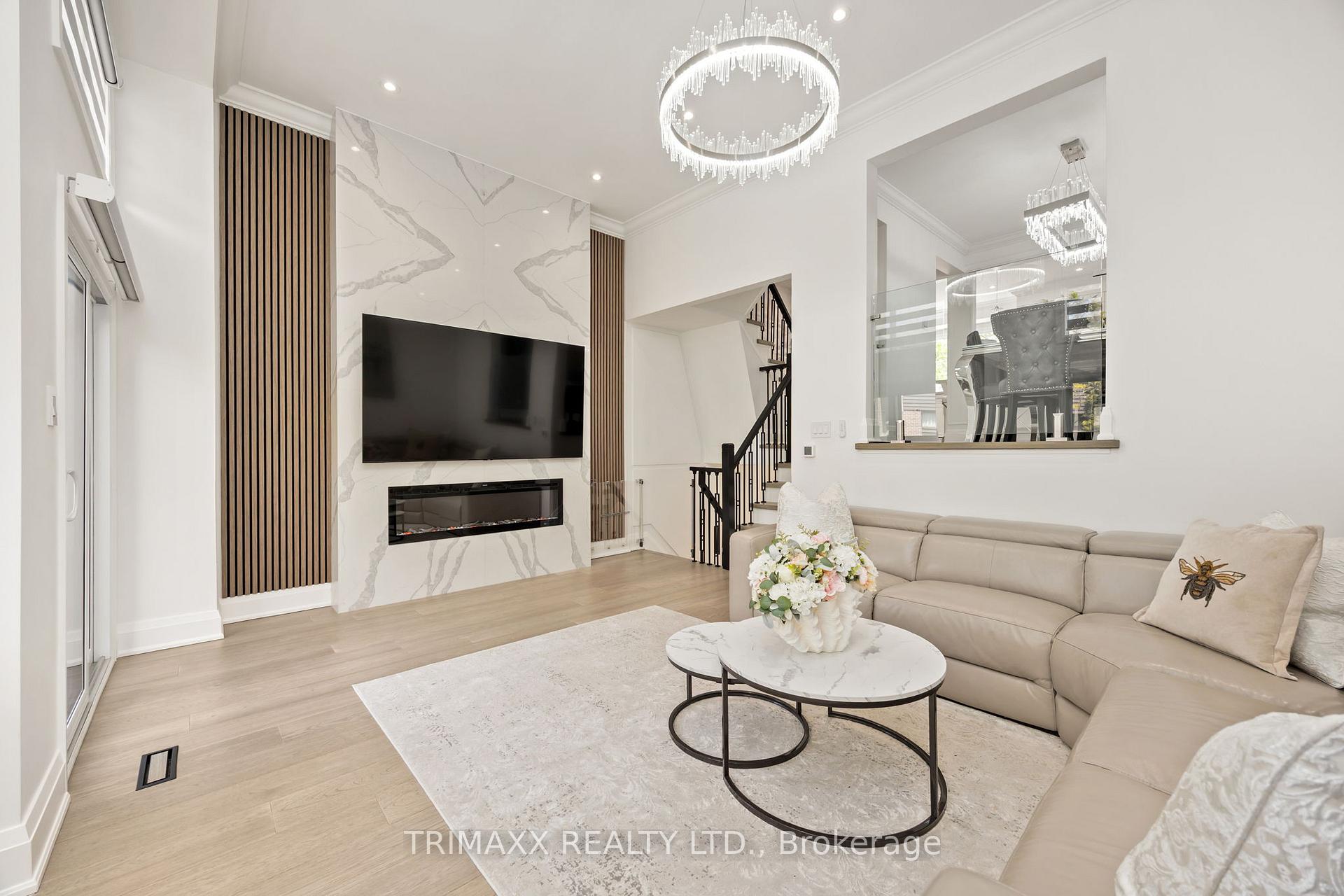 4 Bedrooms Condo at 4165 Fieldgate, Mississauga For sale