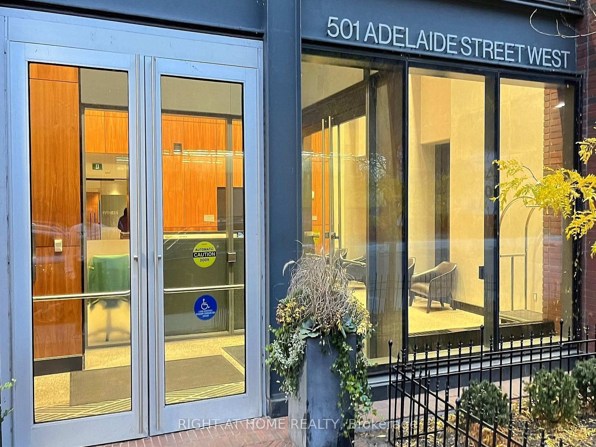 2 Bedrooms Condo at 501 Adelaide, Toronto For sale
