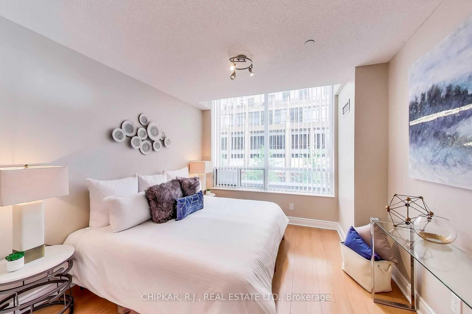 3 Bedrooms Condo at 15 Northtown,  Toronto For sale