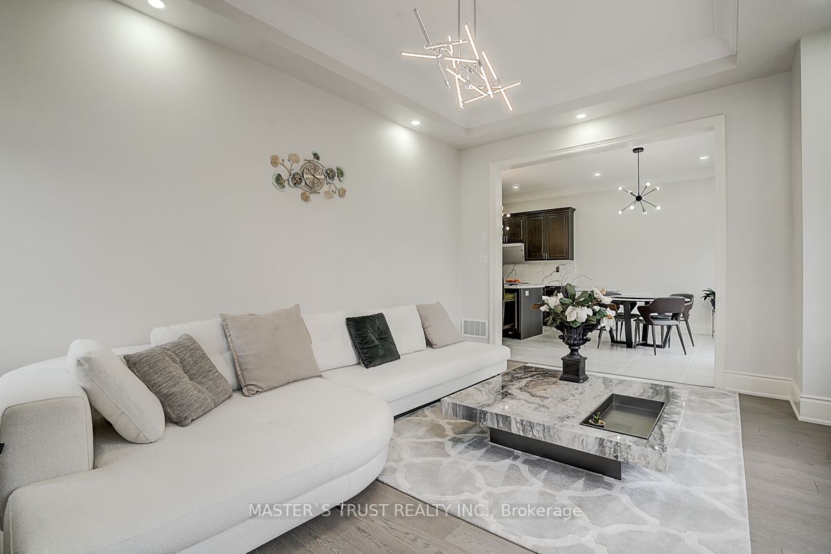 220 Wesmina Avenue, Whitchurch-Stouffville Stouffville