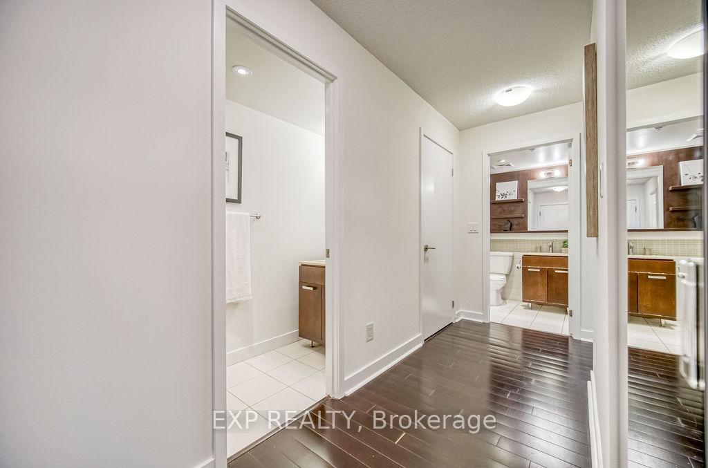 2 Bedrooms Condo at 295 Adelaide, Toronto For sale
