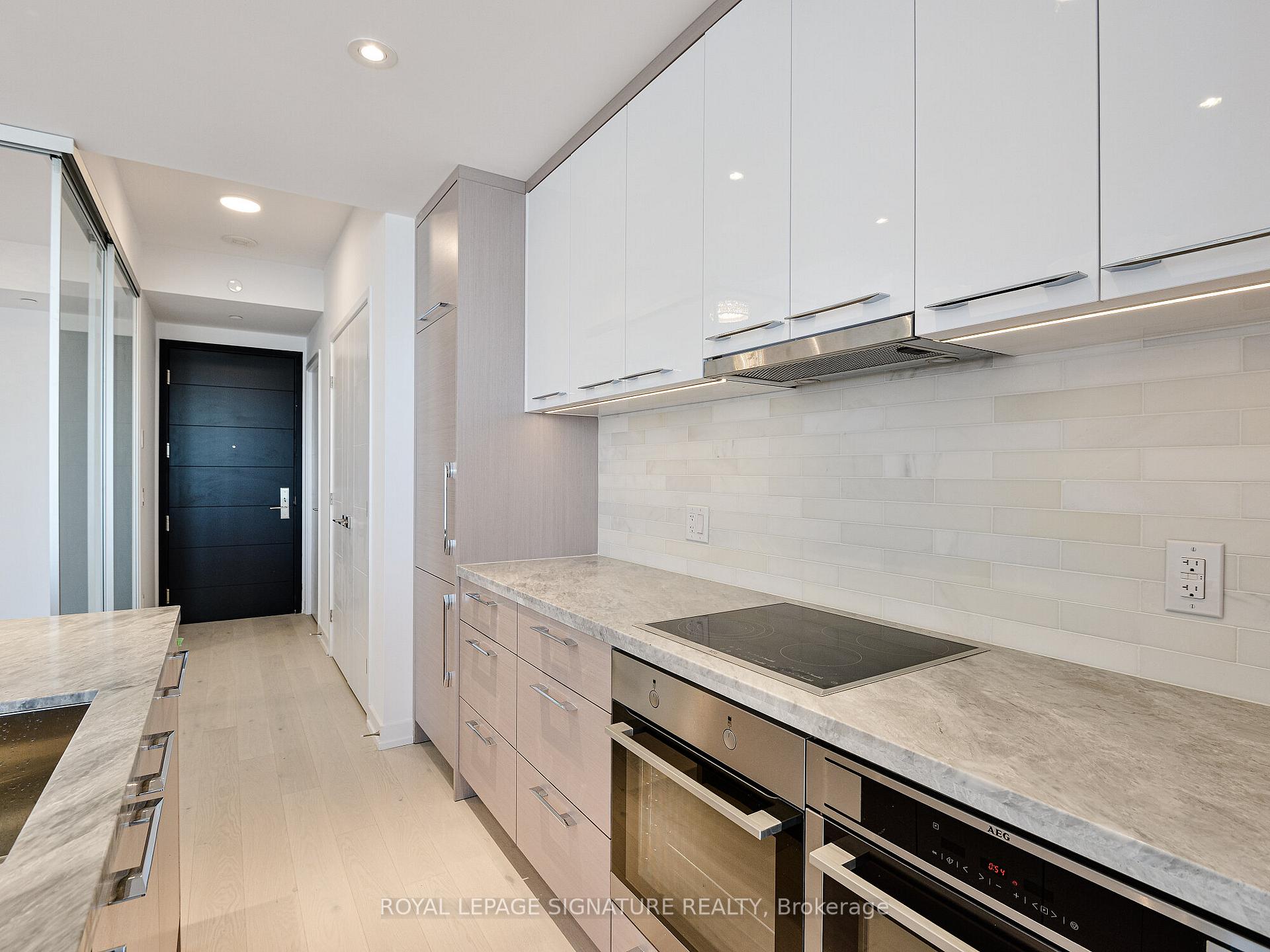 2 Bedrooms Condo at 488 University,  Toronto For sale