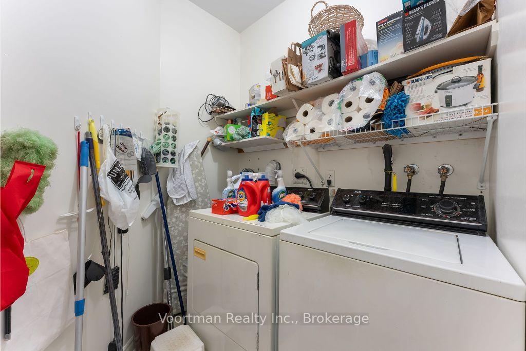 2 Bedrooms Condo at 360 Silverbirch,  Hamilton For sale