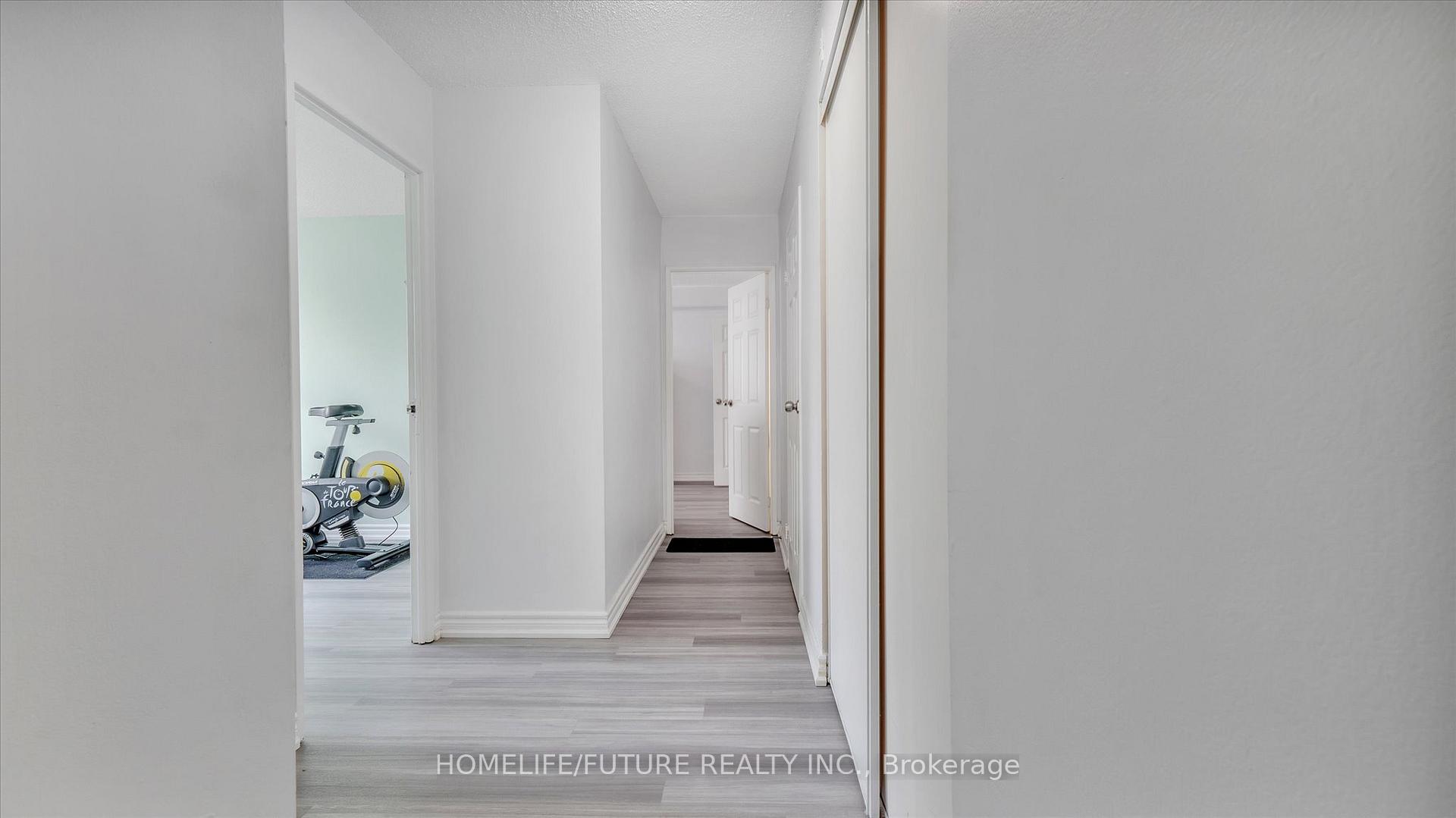 2 Bedrooms Condo at 10 Stonehill, Toronto For sale