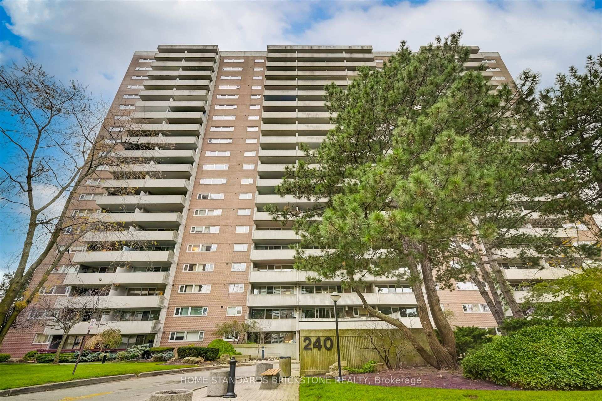 2 Bedrooms Condo at 240 Scarlett, Toronto For sale