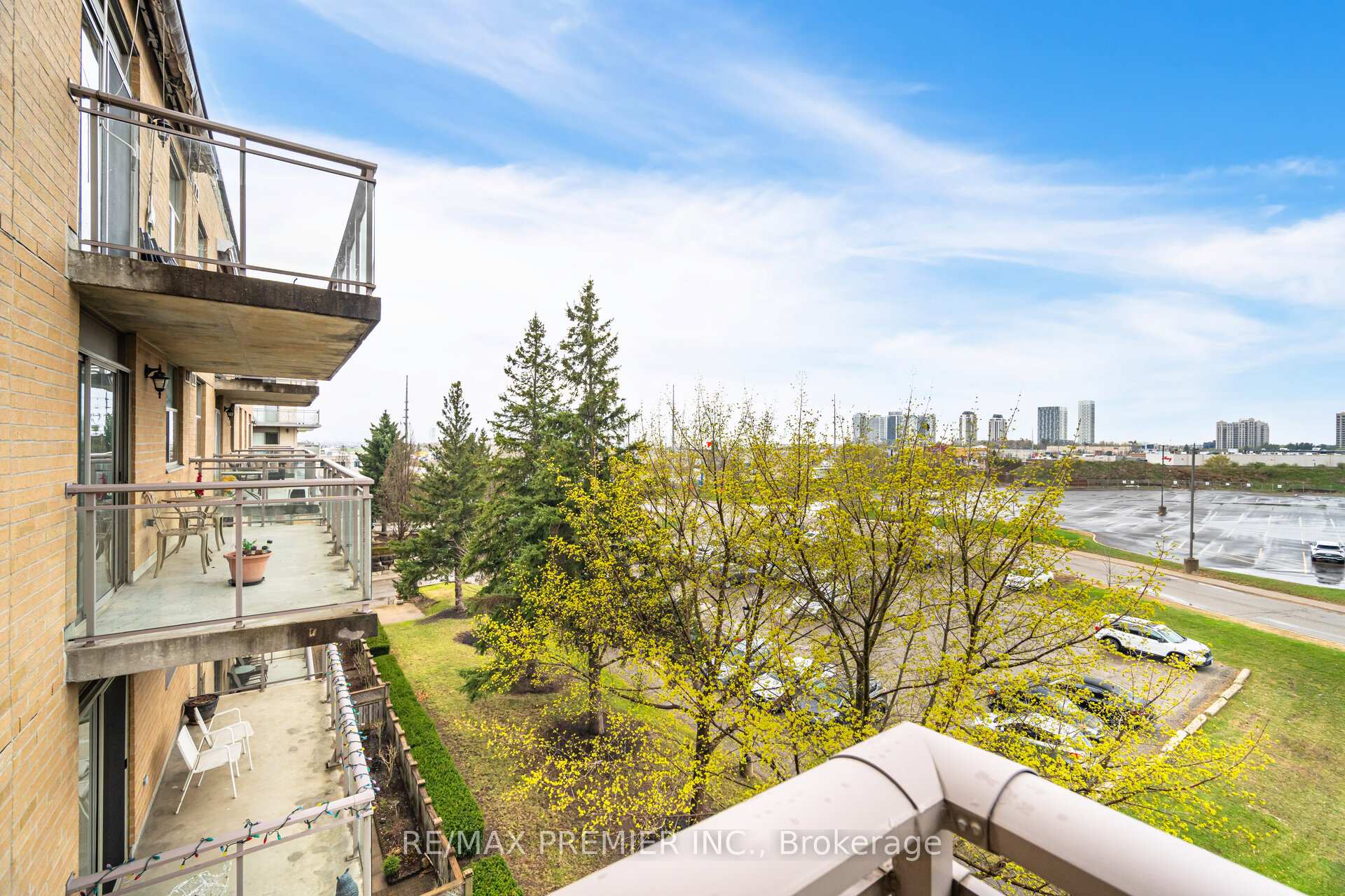 1 Bedroom Condo at 2502 Rutherford,  Vaughan For sale