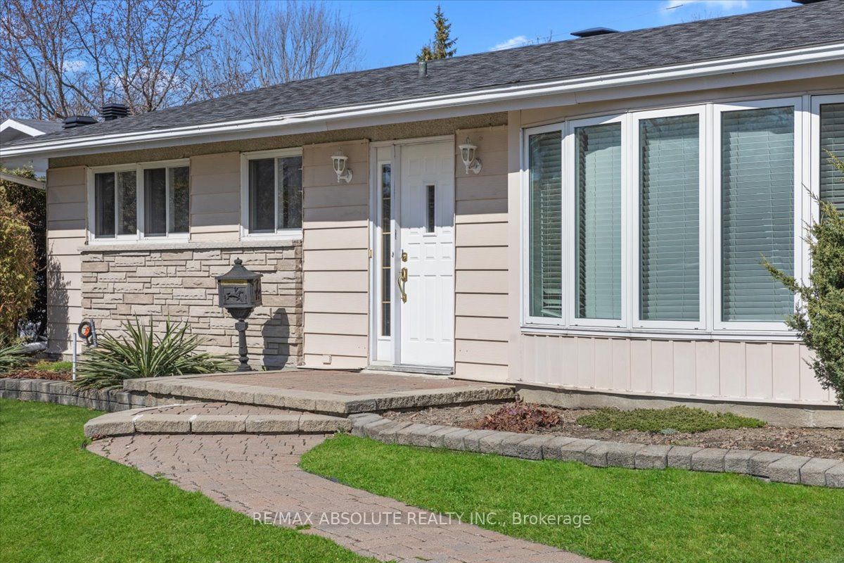 92 Cleadon Drive, CrystalBayRockyPointBayshore, ON K2H 5P3