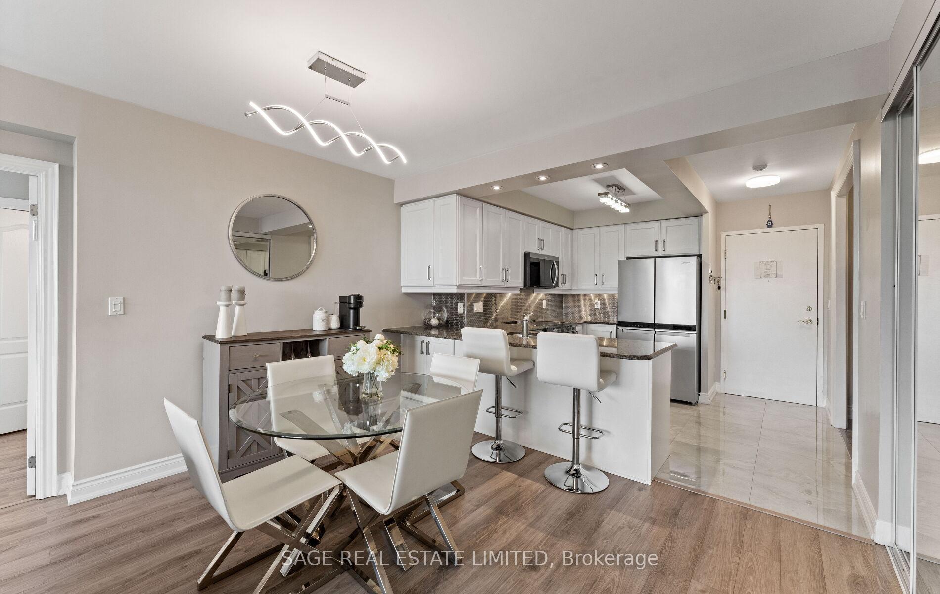 2 Bedrooms Condo at 88 Promenade, Vaughan For sale