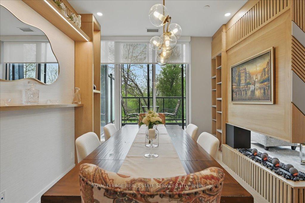 3 Bedrooms Condo at 2489 Taunton, Oakville For sale