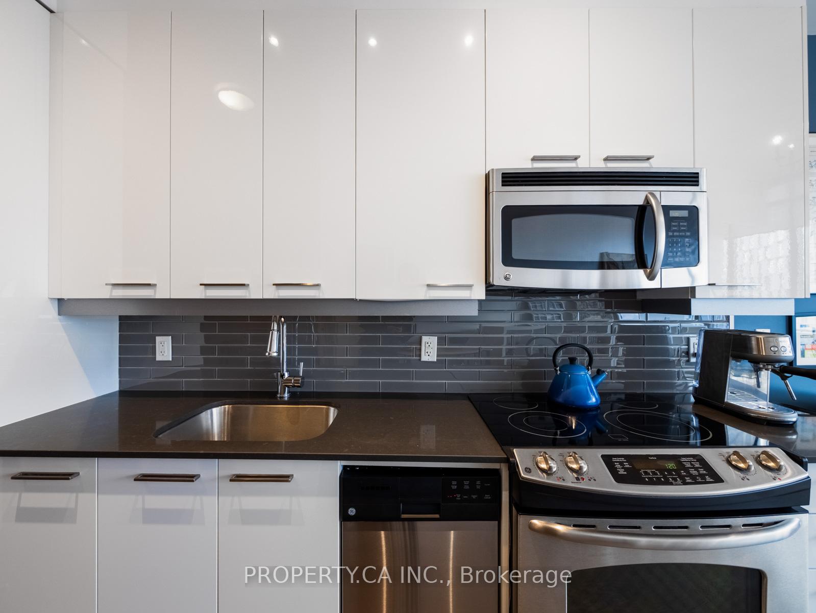 2 Bedrooms Condo at 90 Trinity,  Toronto For sale
