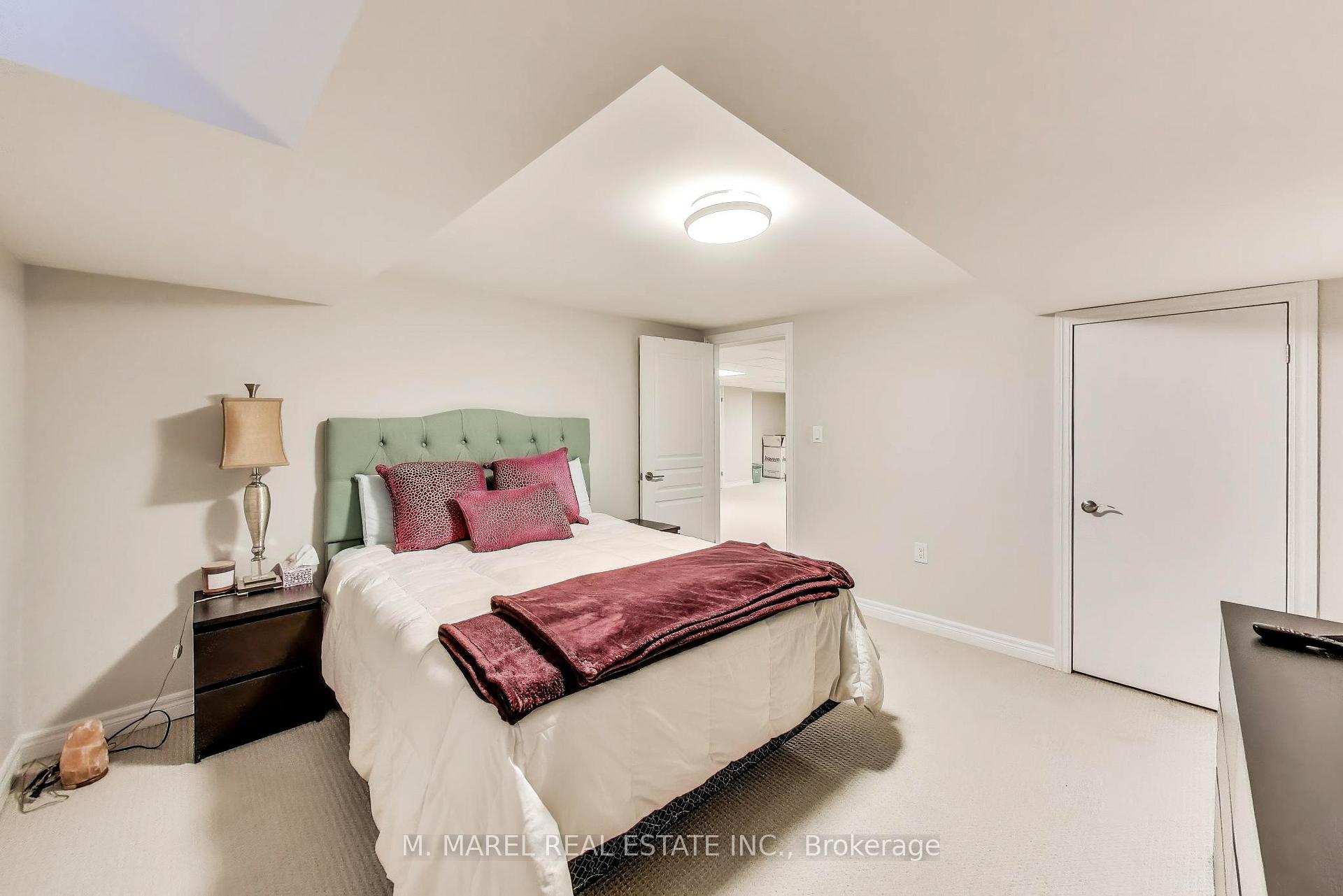 4 Bedrooms Condo at 484 Millen, Hamilton For sale