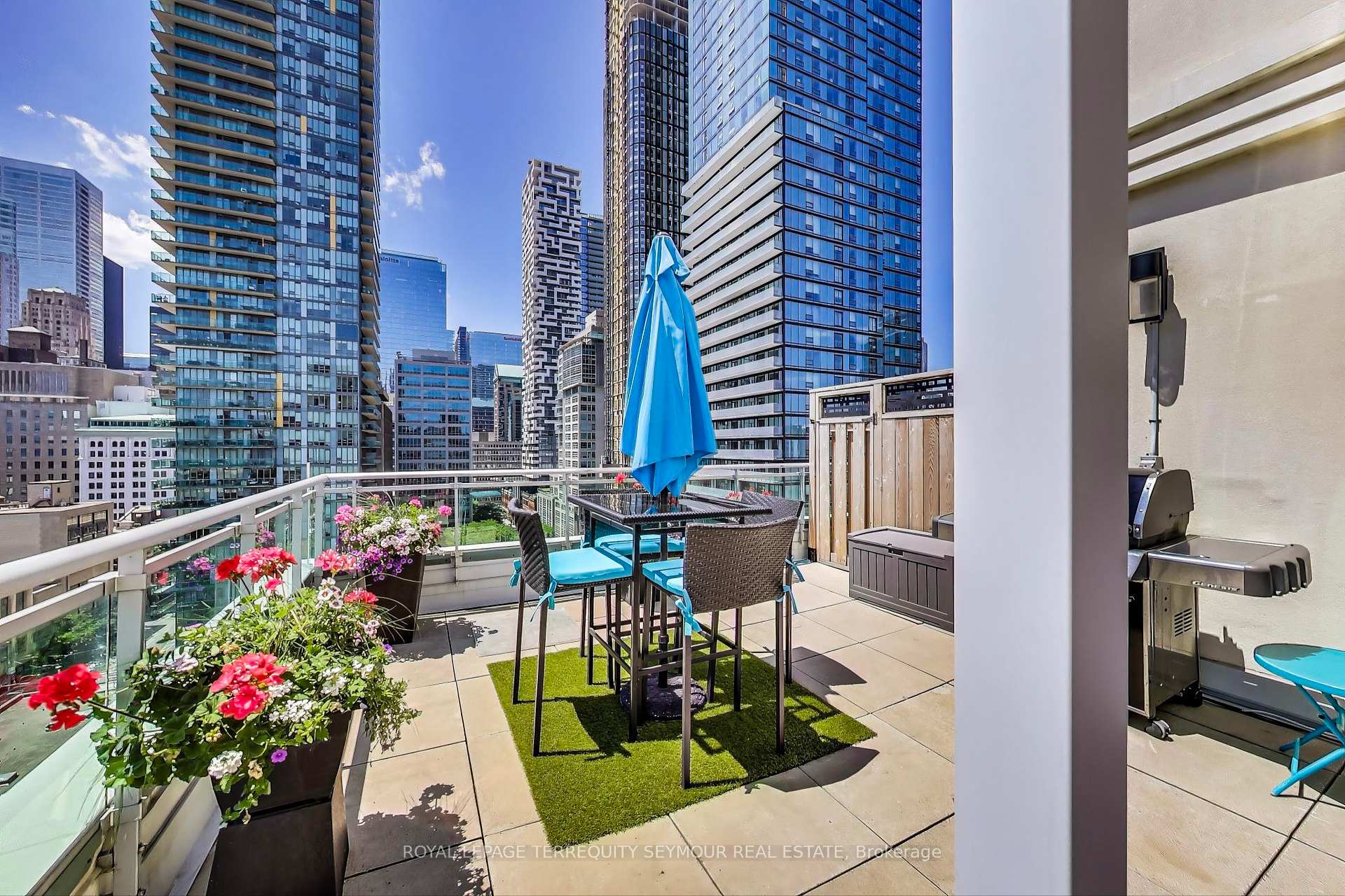 3 Bedrooms Condo at 77 Lombard, Toronto For sale