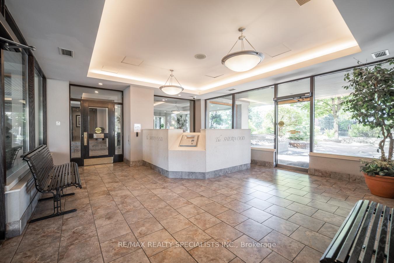 2 Bedrooms Condo at 4235 Sherwoodtowne, Mississauga For sale
