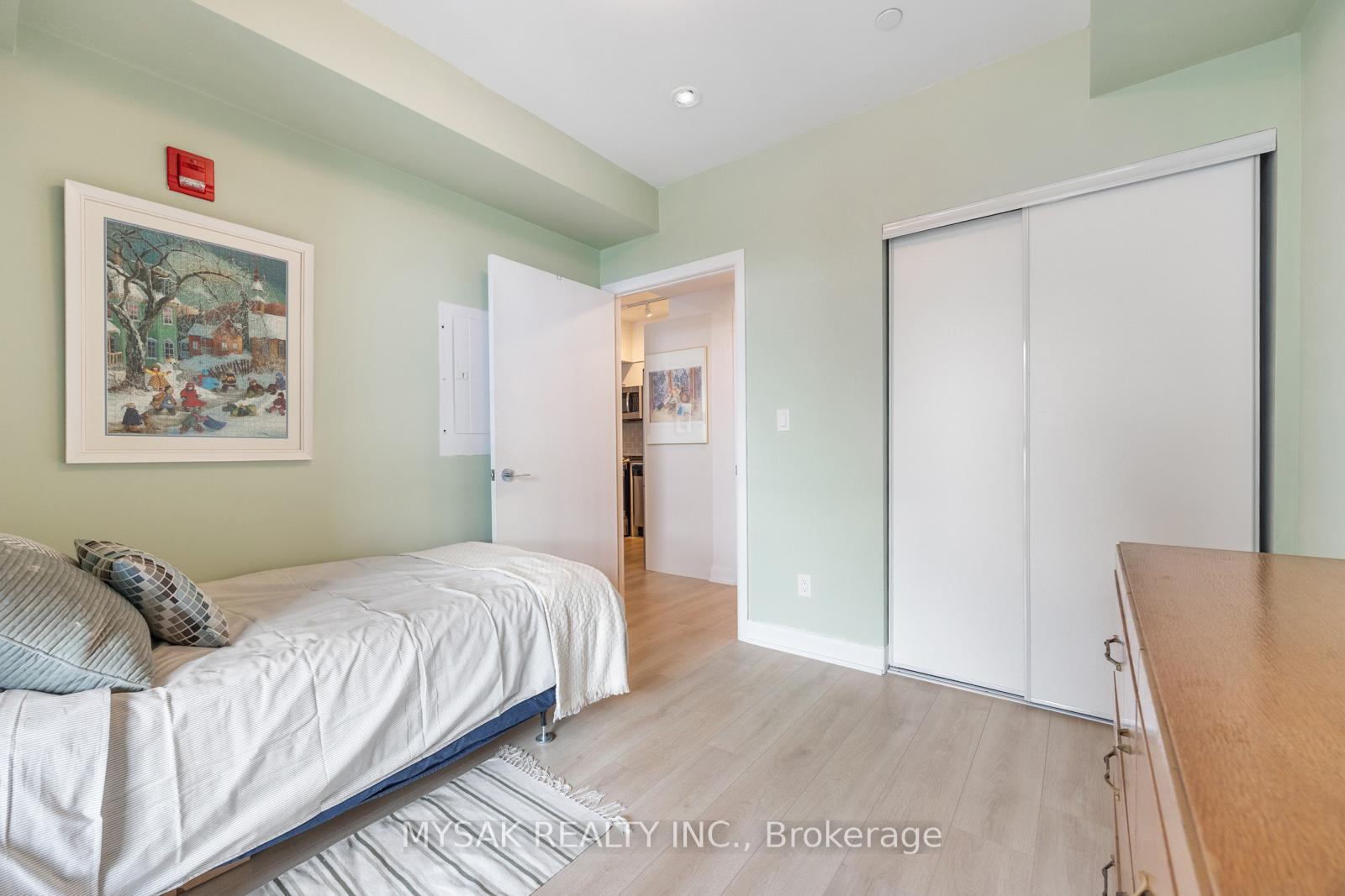 2 Bedrooms Condo at 385 Osler, Toronto For sale
