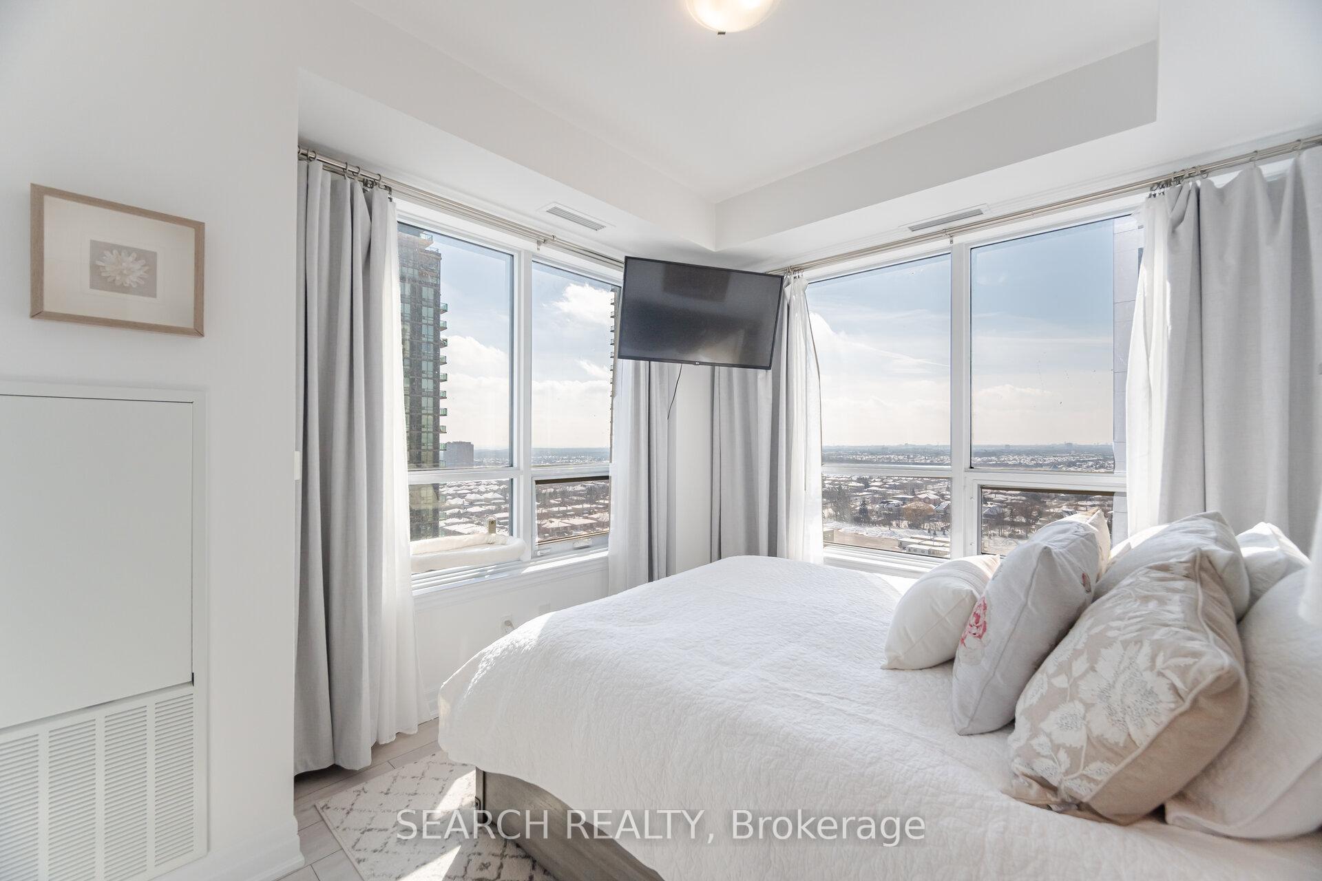 2 Bedrooms Condo at 30 Elm, Mississauga For sale