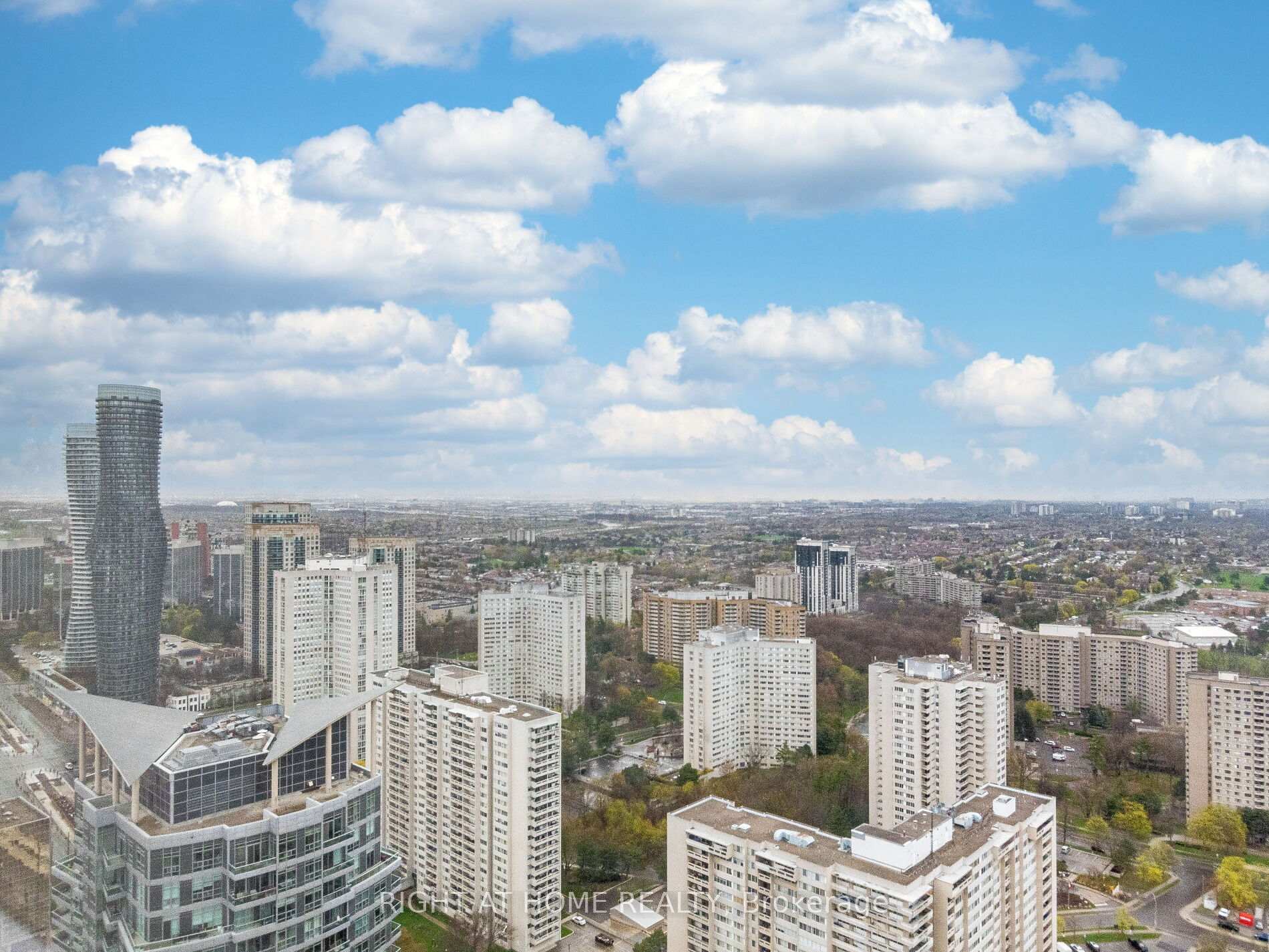 2 Bedrooms Condo at 30 Elm,  Mississauga For sale