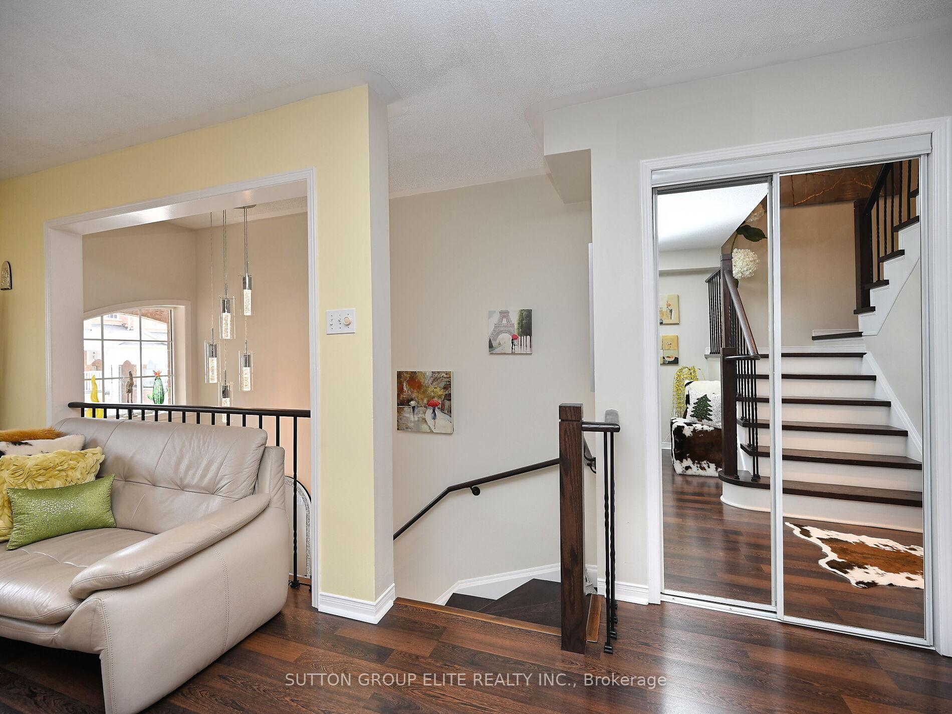 3 Bedrooms Condo at 601 Shoreline, Mississauga For sale