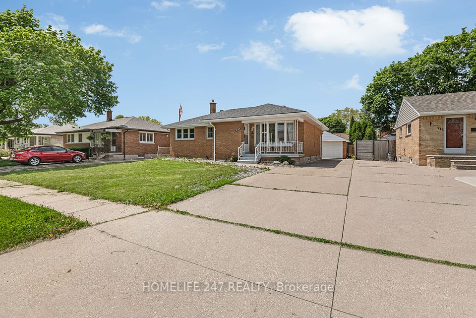 951 Riverdale Avenue, Windsor, ON N8S 4C4