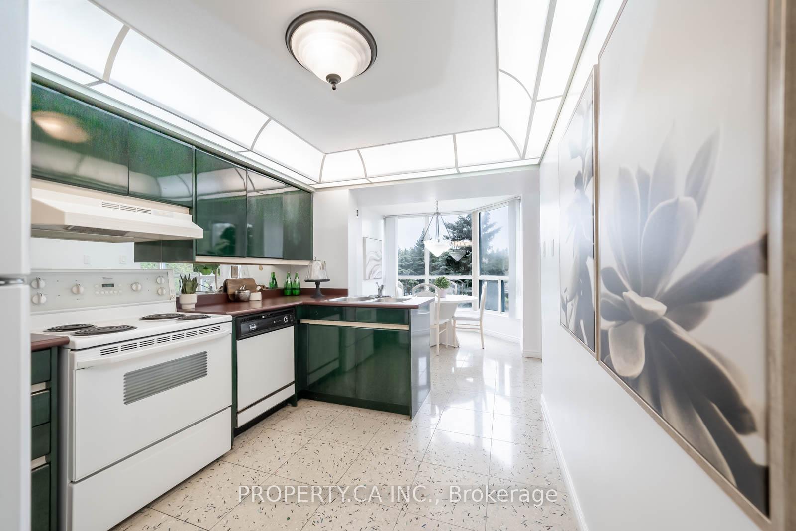 3 Bedrooms Condo at 7300 Yonge, Vaughan For sale