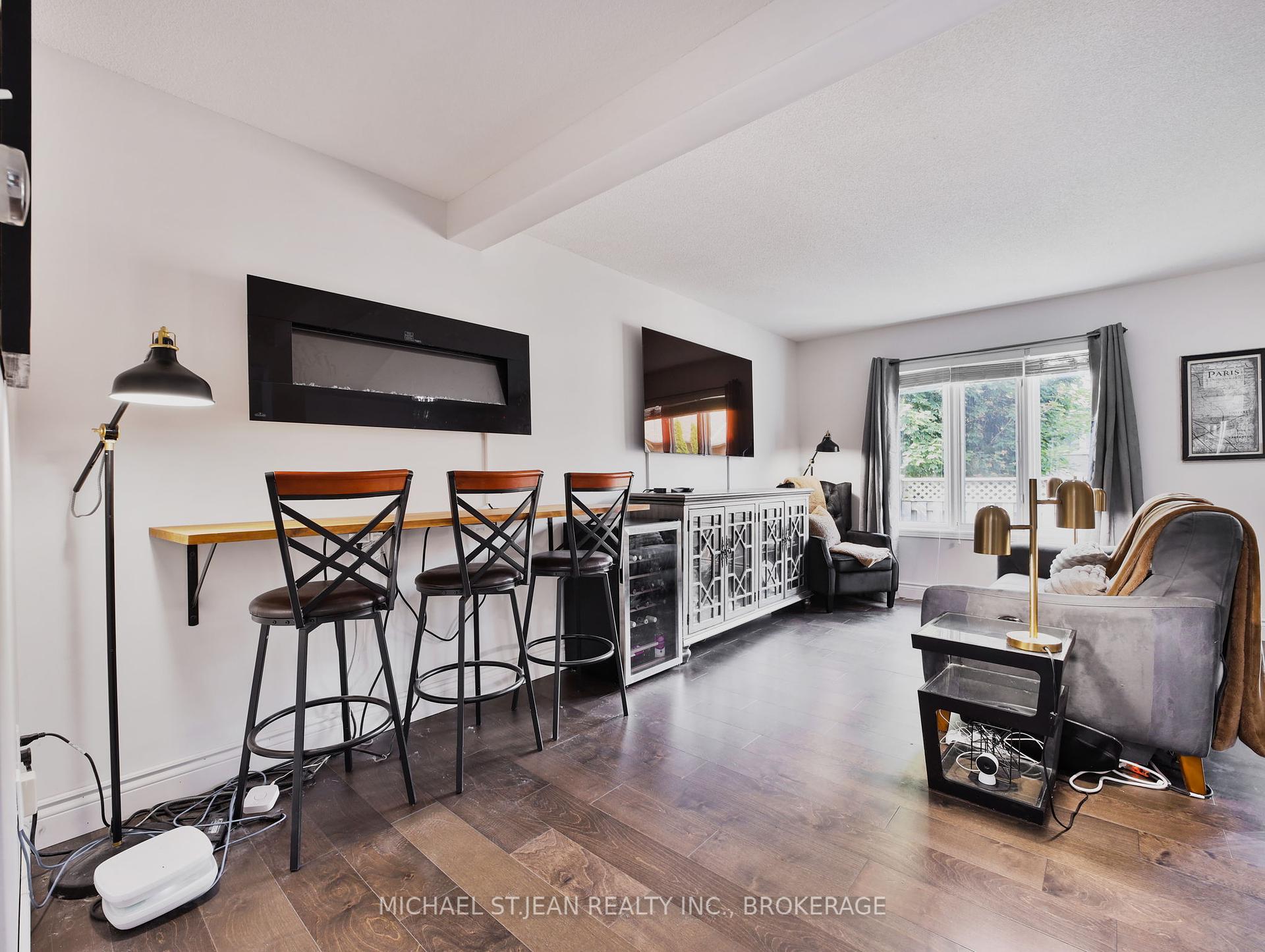 3 Bedrooms Condo at 1889 Upper Wentworth, Hamilton For sale