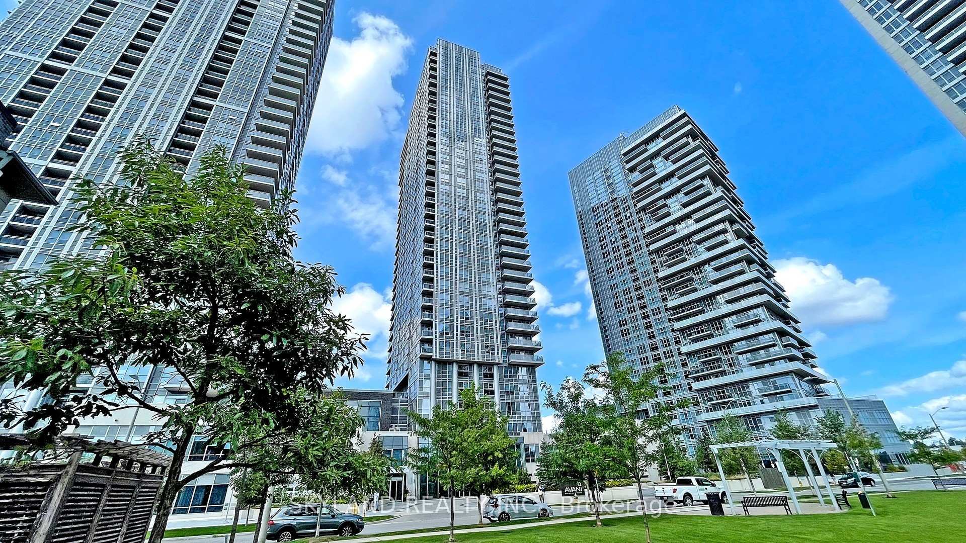 2 Bedrooms Condo at 255 Village Green, Toronto For sale