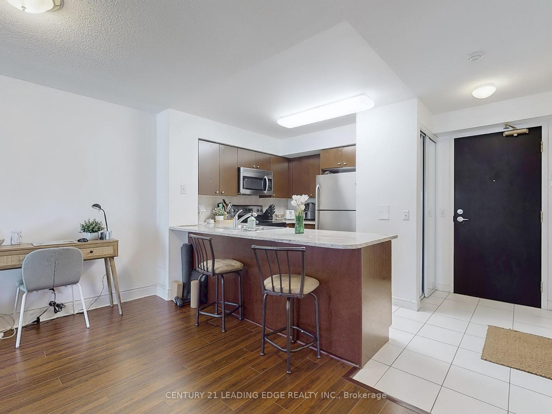 2 Bedrooms Condo at 30 Grand Trunk, Toronto For sale