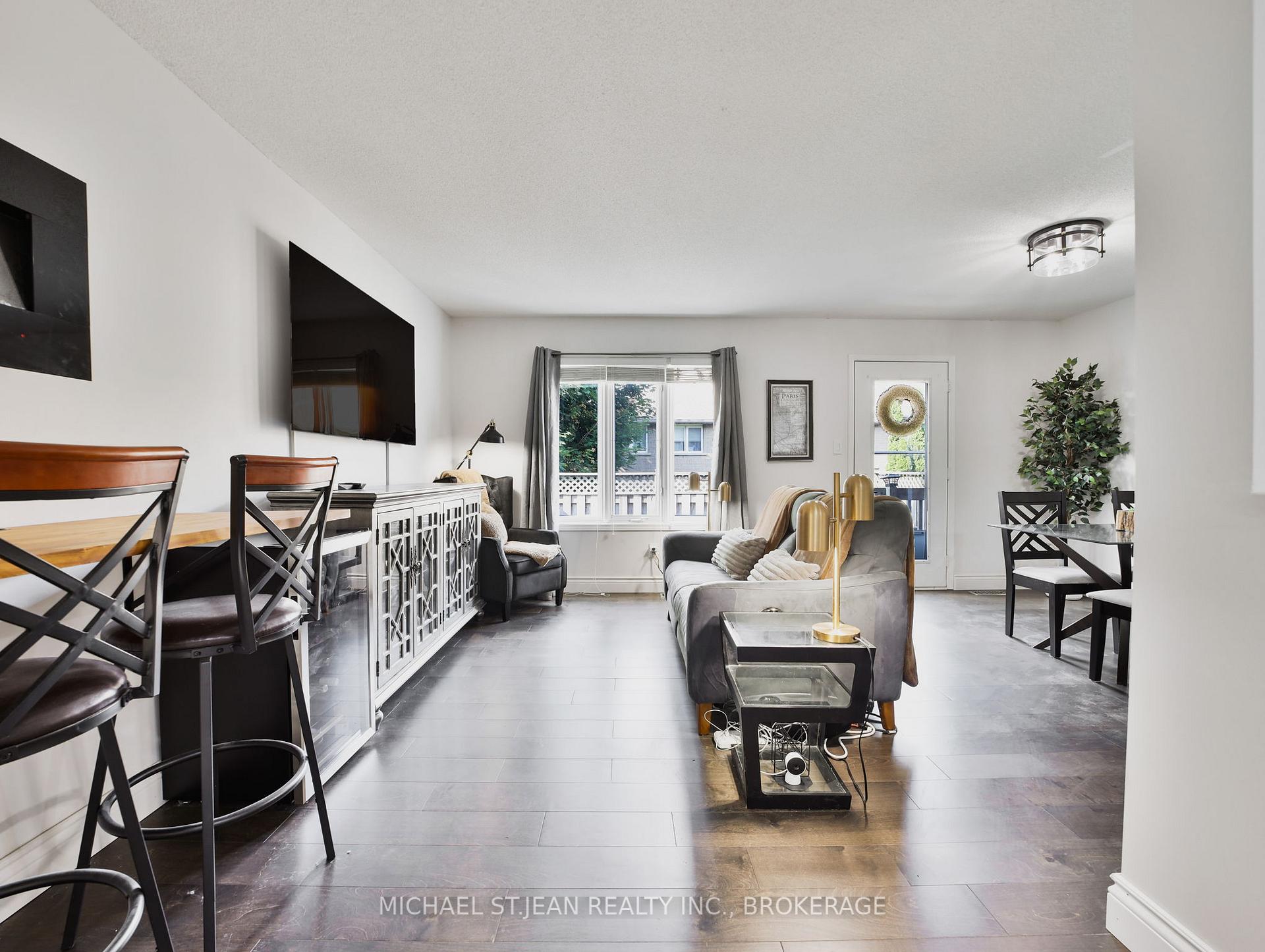 3 Bedrooms Condo at 1889 Upper Wentworth, Hamilton For sale