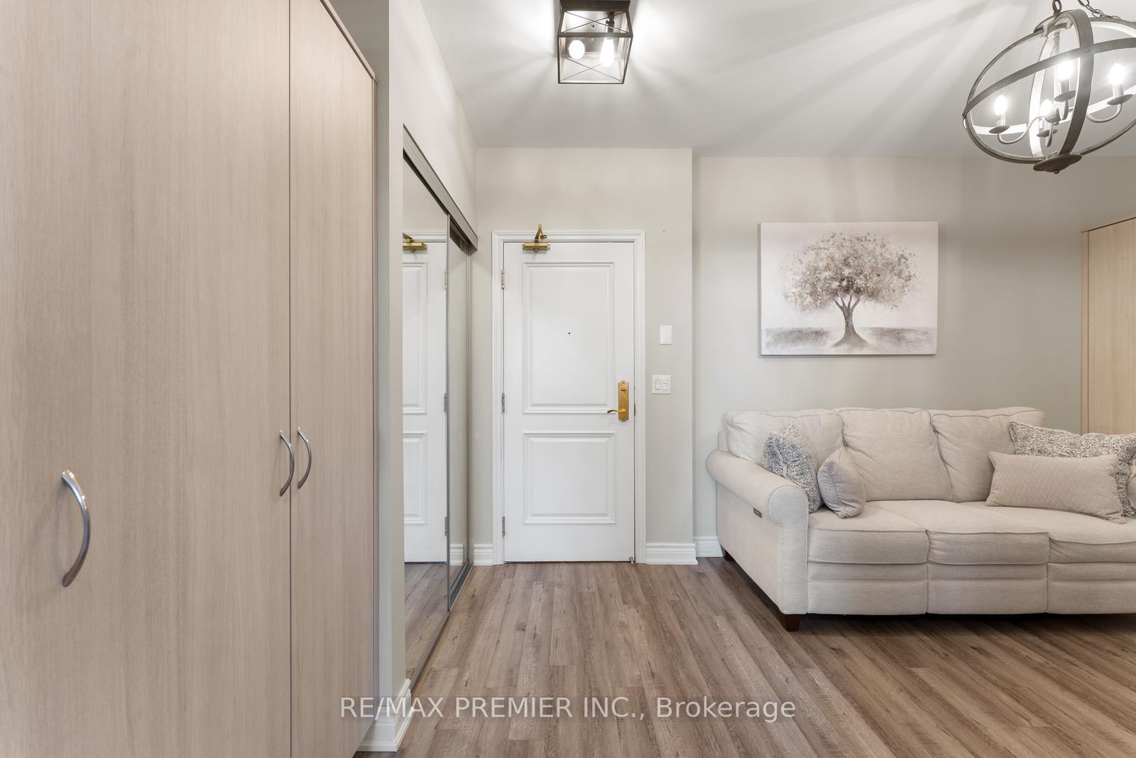 2 Bedrooms Condo at 9235 Jane,  Vaughan For sale