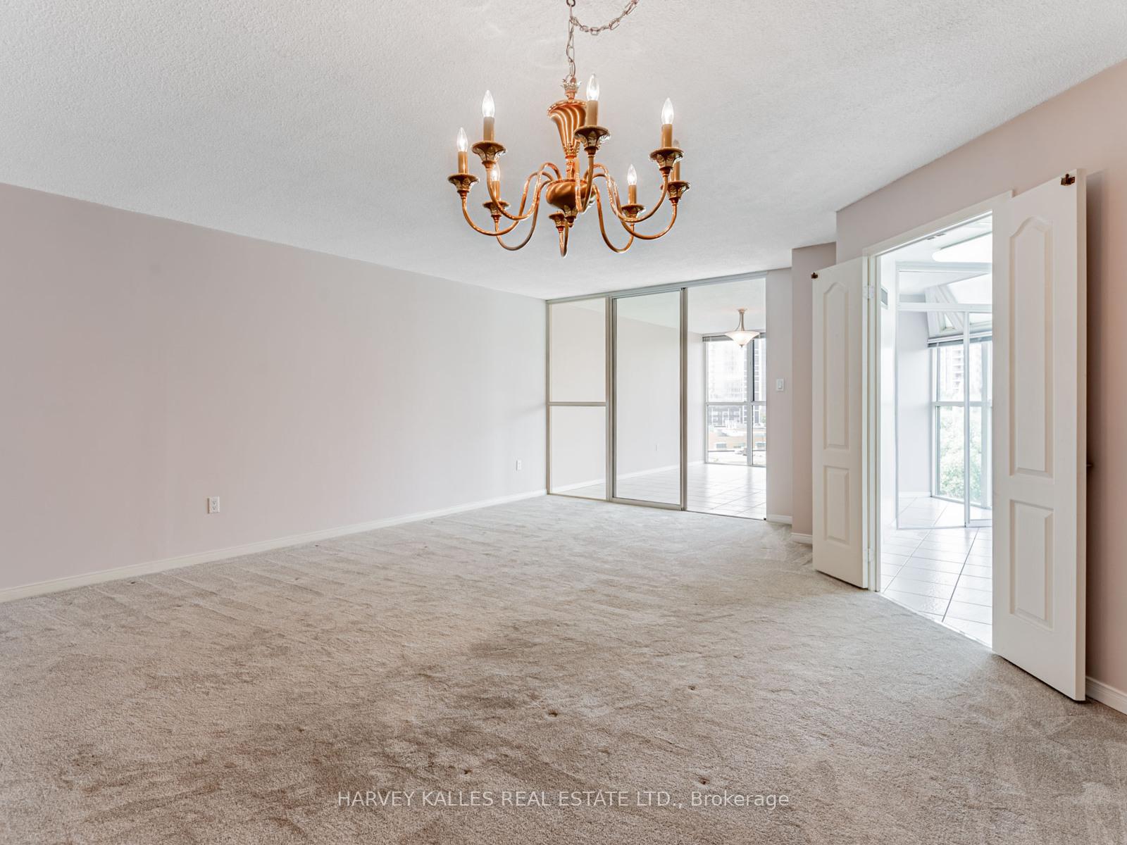 2 Bedrooms Condo at 10 Tichester, Toronto For sale