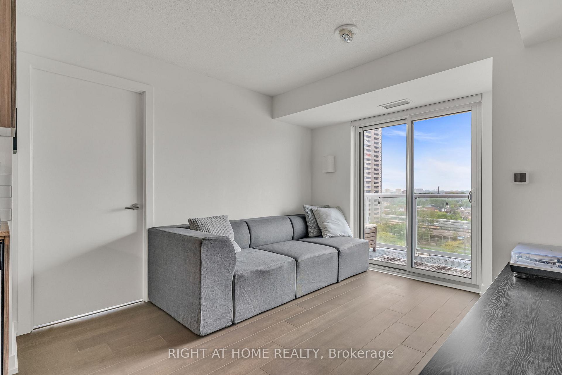 2 Bedrooms Condo at 10 Wilby, Toronto For sale