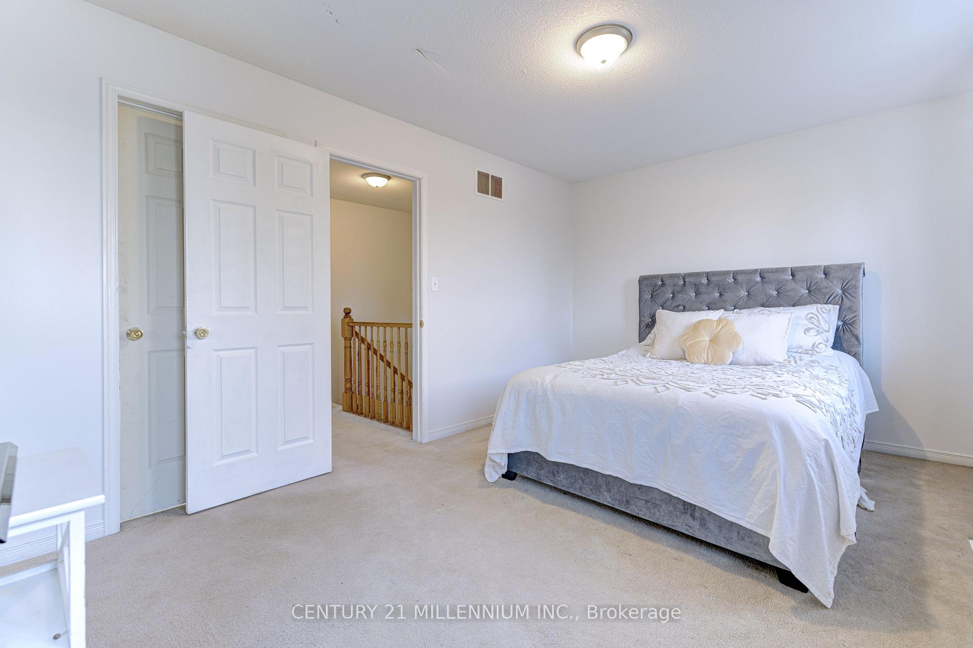 3 Bedrooms Condo at 151 Green,  Hamilton For sale