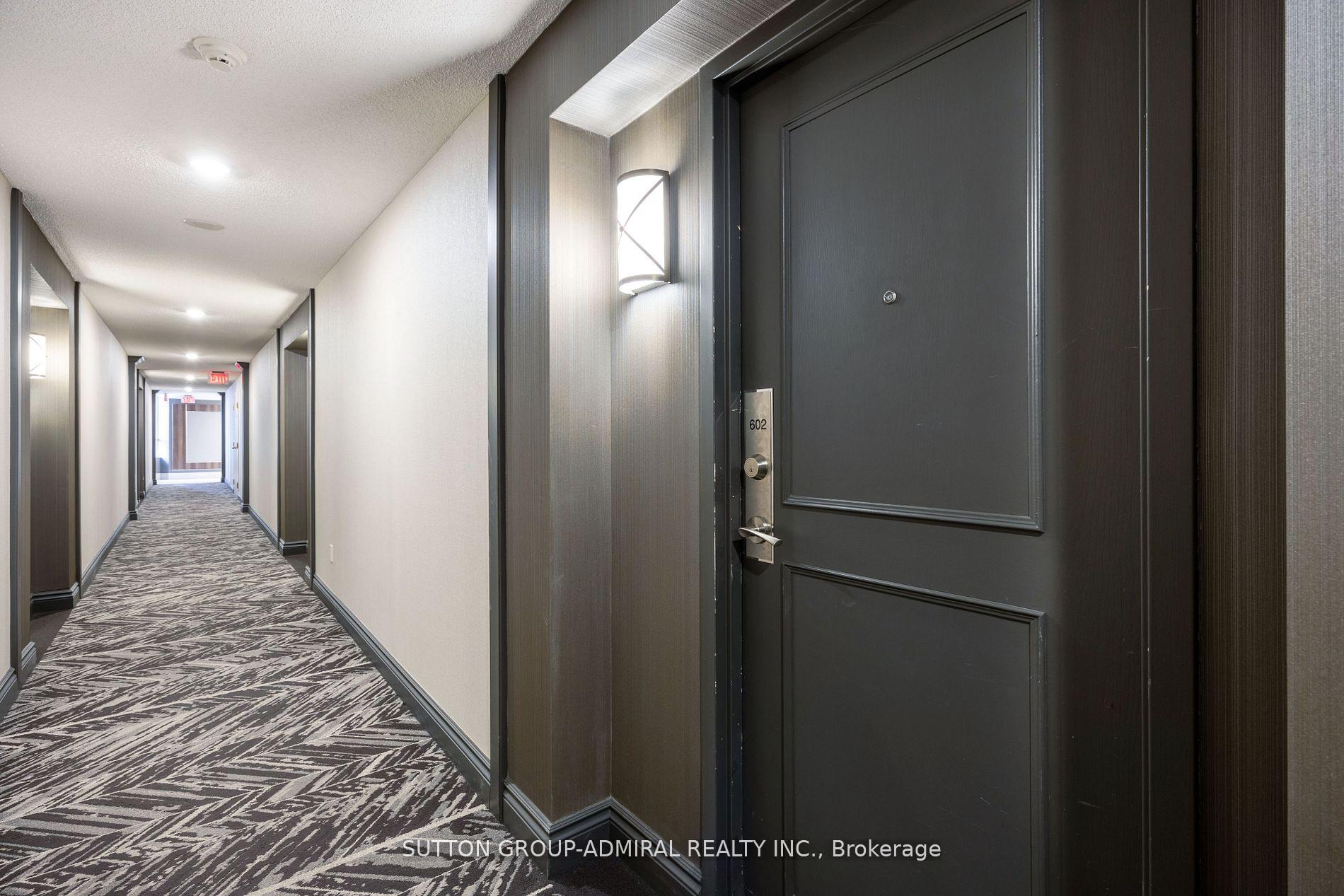 2 Bedrooms Condo at 11 Townsgate,  Vaughan For sale