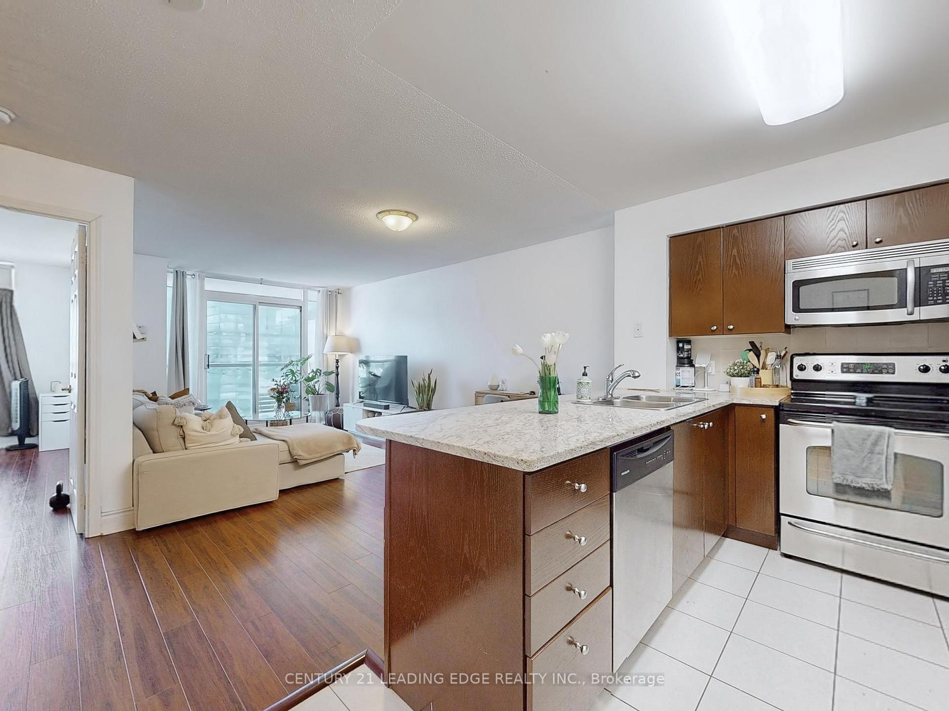 2 Bedrooms Condo at 30 Grand Trunk, Toronto For sale