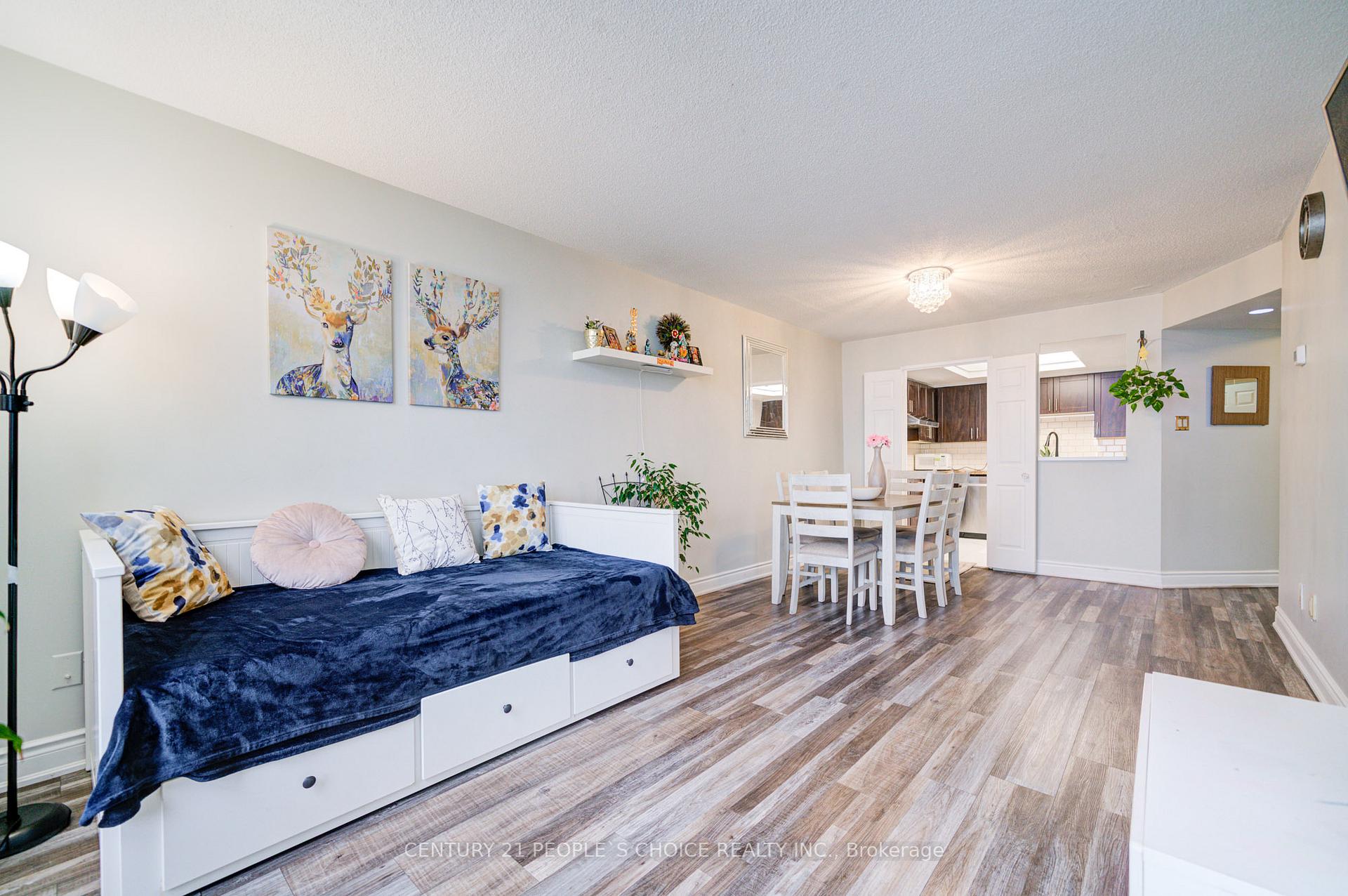 3 Bedrooms Condo at 4460 Tucana, Mississauga For sale