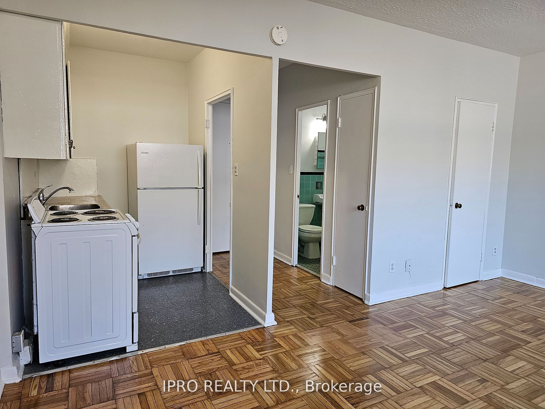 20 Cosburn Avenue, #101