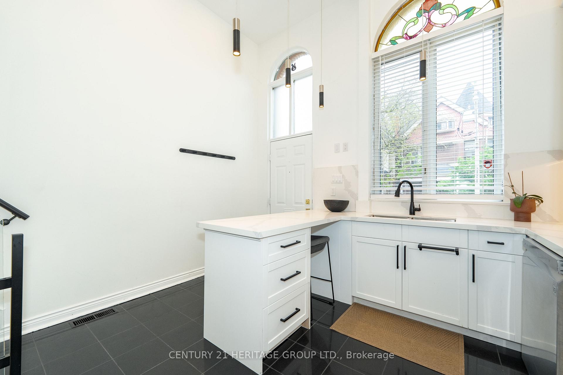 3 Bedrooms Condo at 280 Sherbourne, Toronto For sale