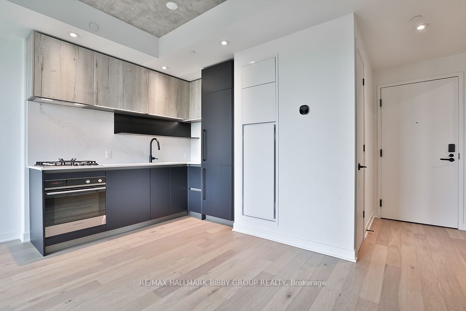2625 Dundas