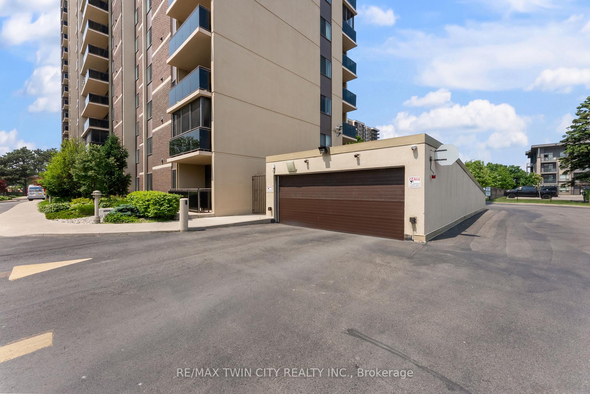 2 Bedrooms Condo at 301 Frances, Hamilton For sale