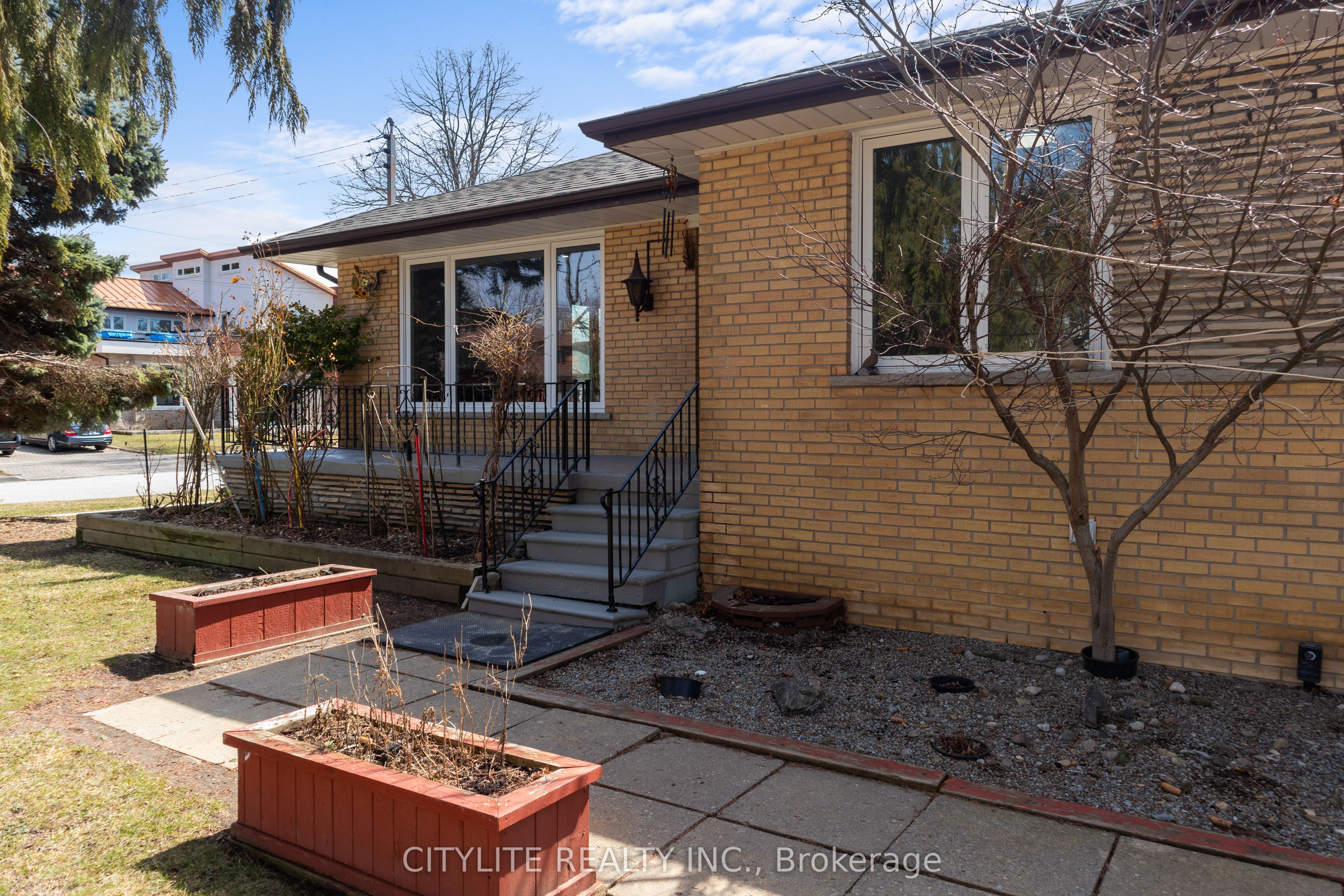 2 Emmeline Crescent
