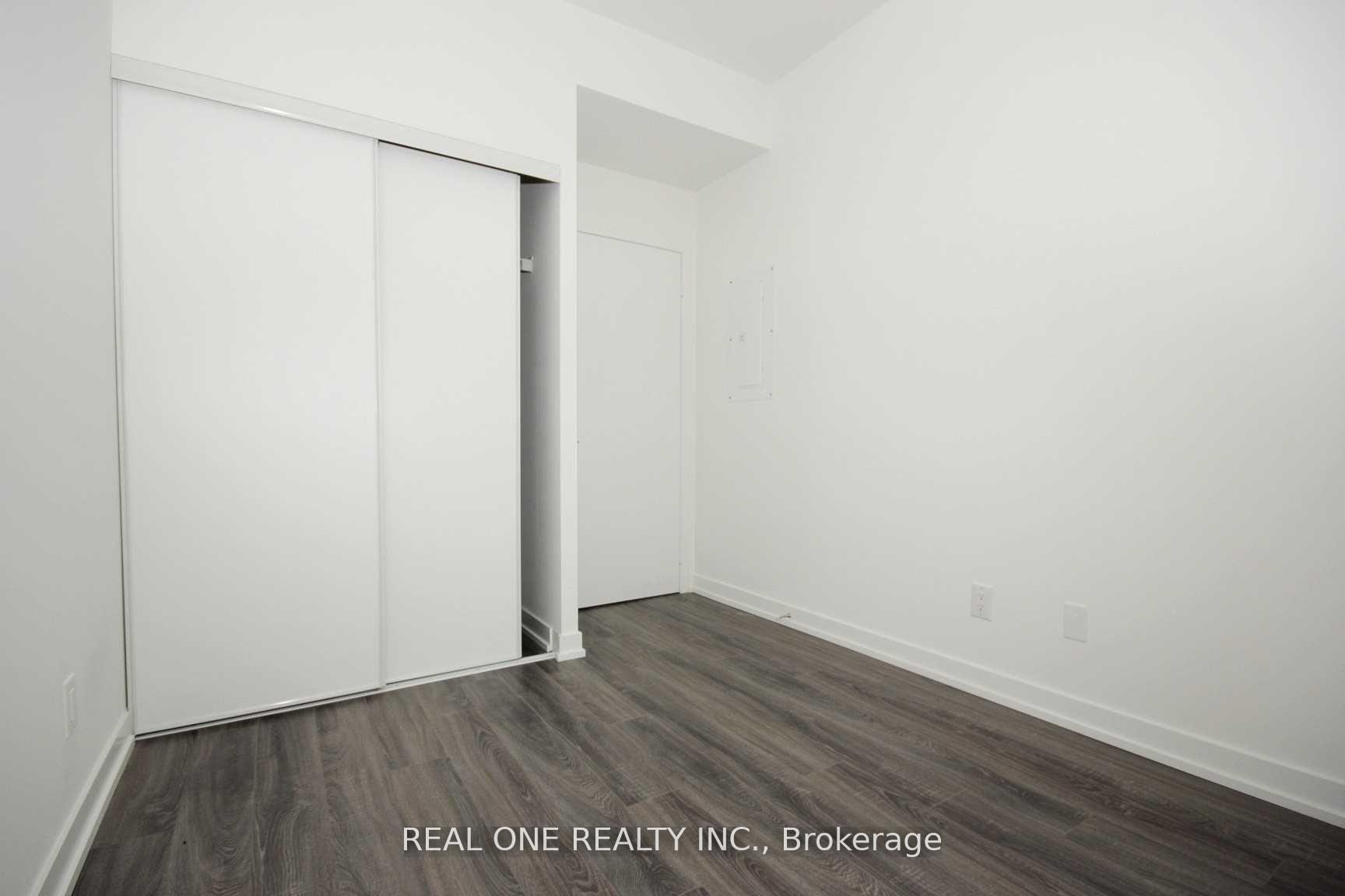 3 Bedrooms Condo at 20 Edward, Toronto For sale
