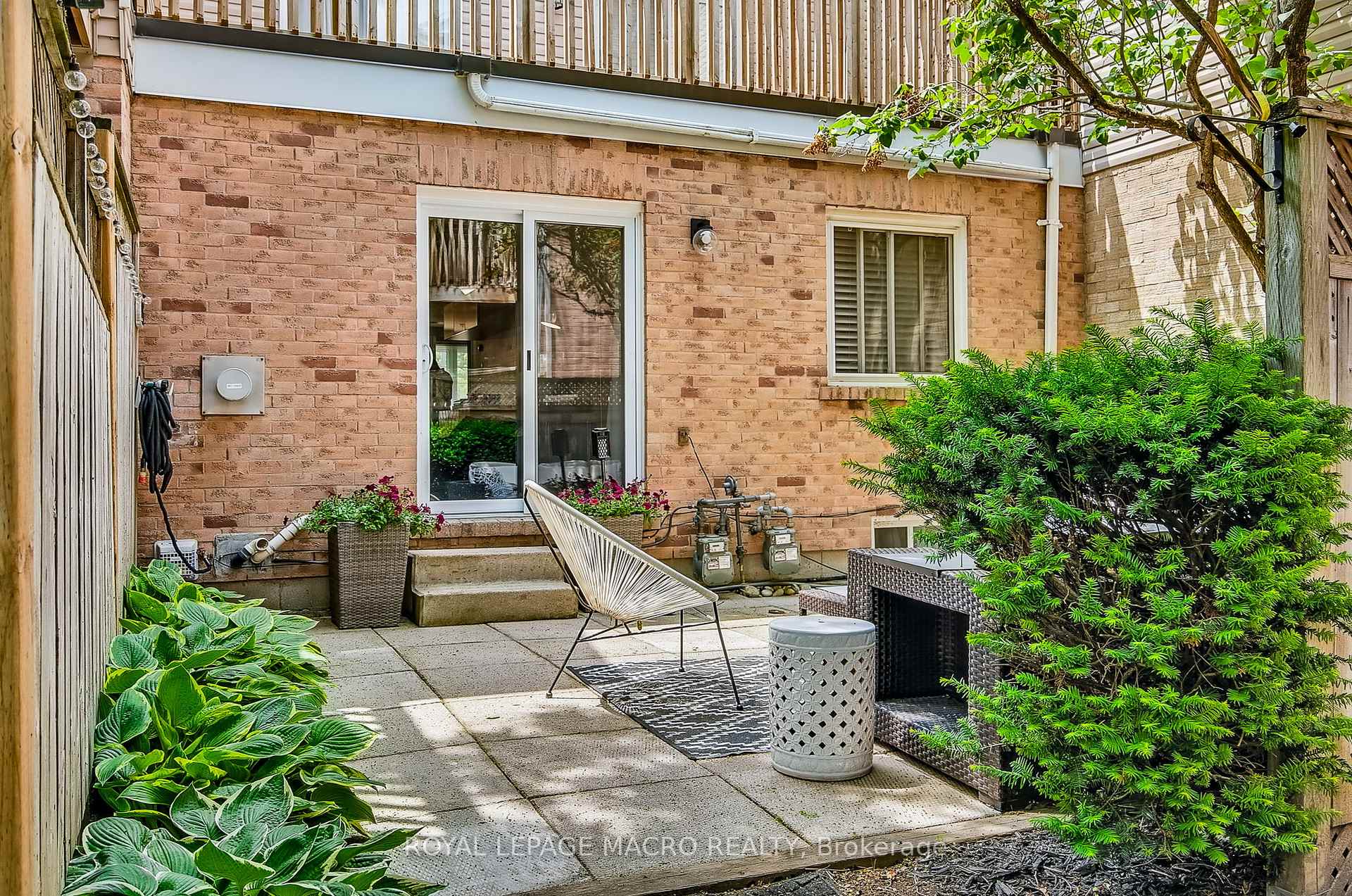4 Bedrooms Condo at 2055 Walkers, Burlington For sale