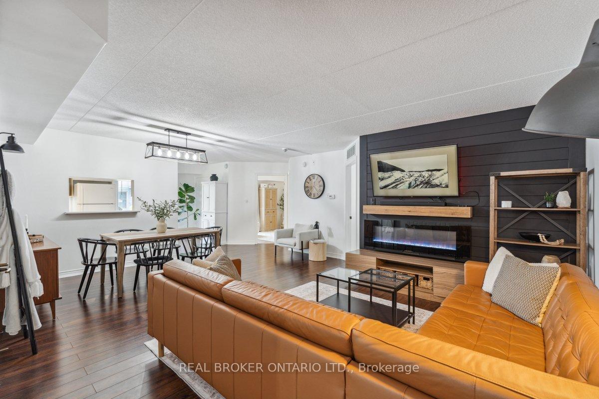 2 Bedrooms Condo at 2010 Cleaver, Burlington For sale