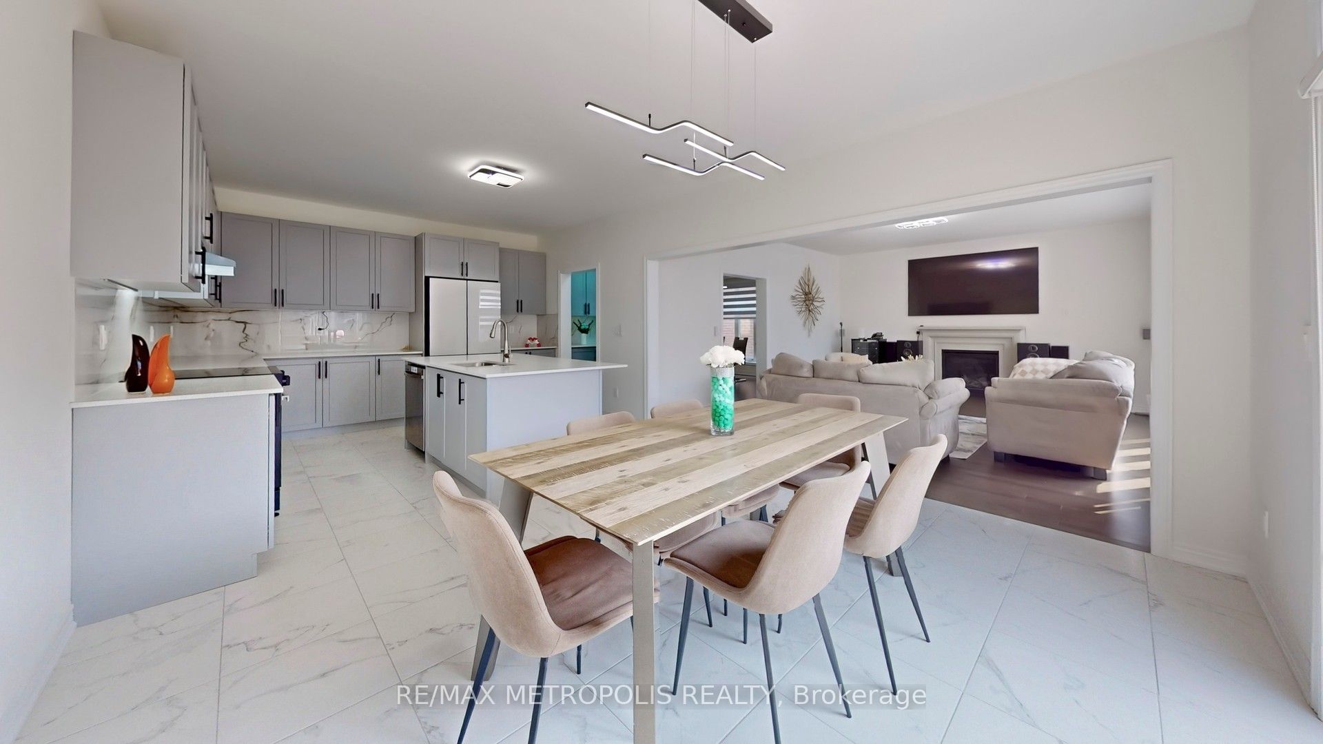 1315 Davis Loop