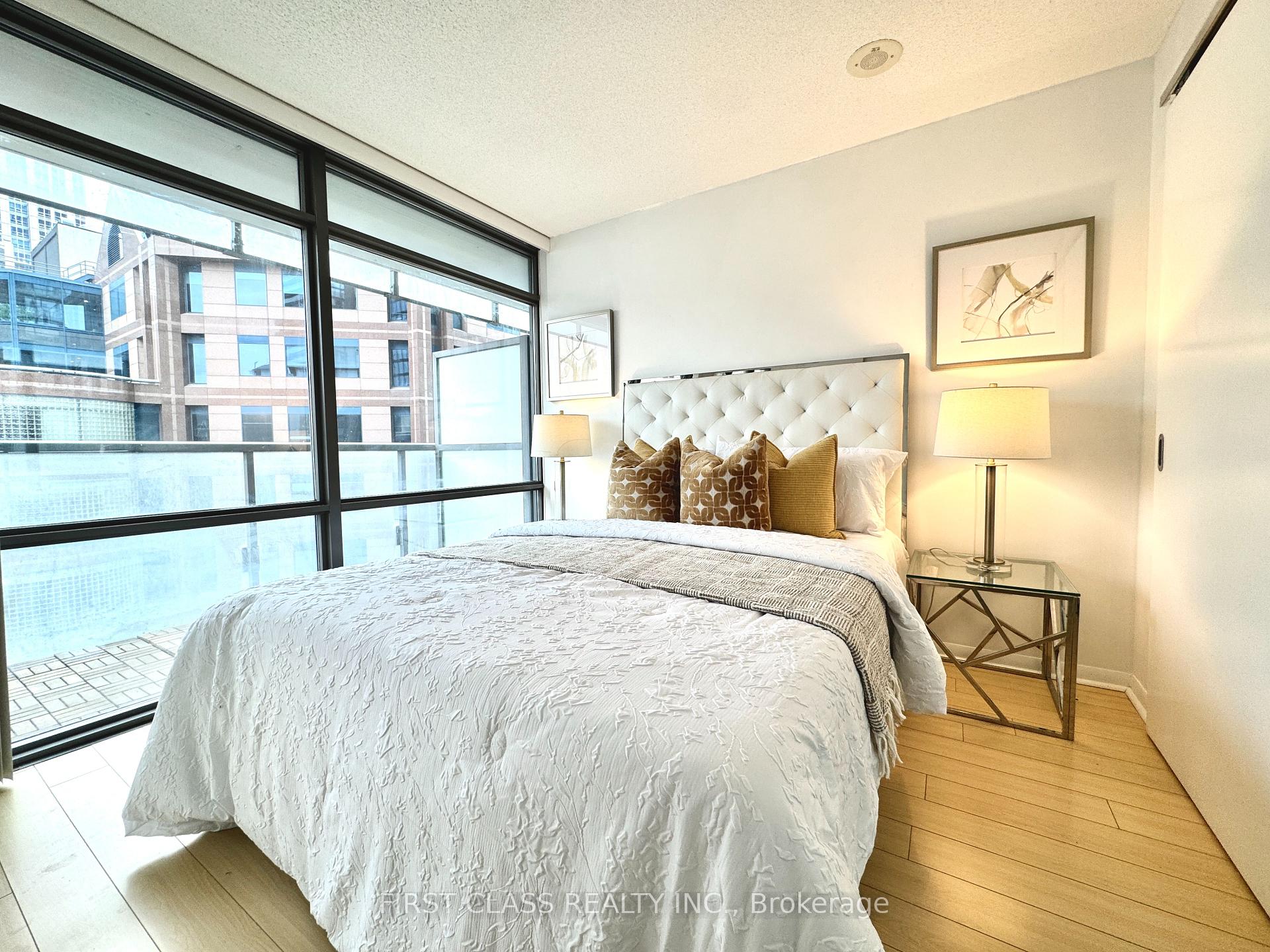 3 Bedrooms Condo at 38 Grenville, Toronto For sale